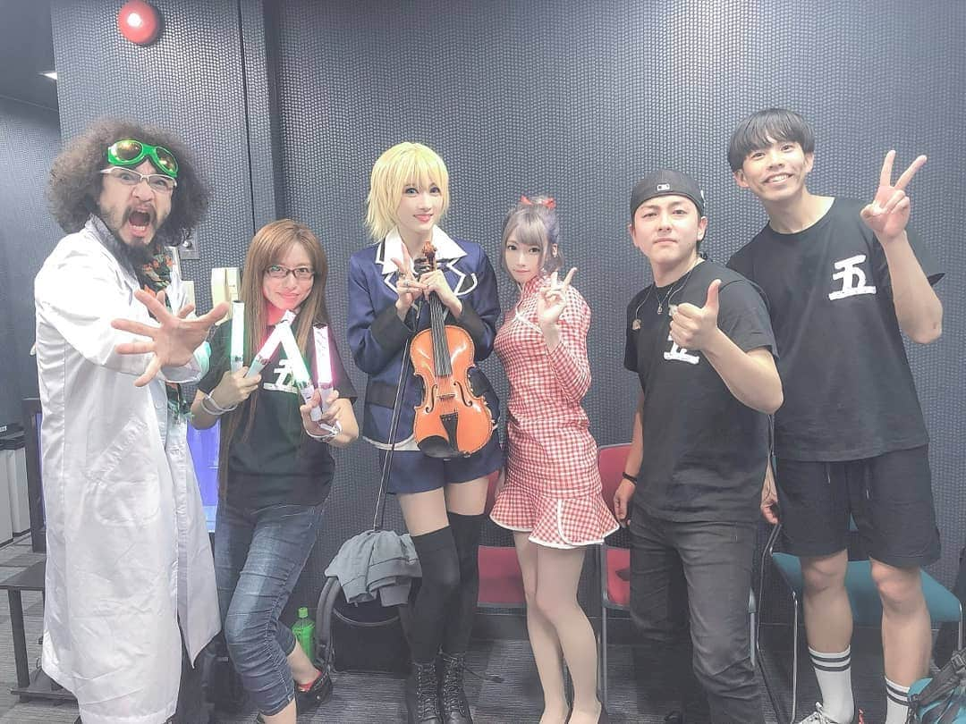 AYASAさんのインスタグラム写真 - (AYASAInstagram)「アニソンカバーナイトではいつもアンコールをコスプレでお送りしておりまして、従ってライブ終演直後の集合写真はコスプレ仕様になります(･ω･) . 💙❤️💙💜💜💛 #セーラーウラヌス #セーラームーン #ラム #レム #reゼロから始める異世界生活 #シェリルノーム #マクロスf #間桐桜 #fateheavensfeel #ジャンヌダルク #fateapocrypha . コスプレでも全く違和感なく馴染めるメンバーの皆様の濃さが凄い...✨✨笑 🎸坂本夏樹 🎹カワイケン 🥁浪岡健司郎 🎸🐼山吹りょう(東京公演スペシャルゲスト) ・ ・ #アニソンカバーナイト #ayasachannel #ayasa #初東名阪ツアー #伏見ライオンシアター #大阪muse #白金高輪seleneb2 #アンコール #コスプレ #cosplay #必死の早替え」5月12日 5時32分 - ayasa_doya