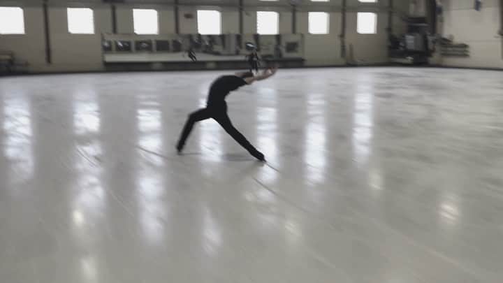 ジェイソン・ブラウンのインスタグラム：「2019/20 Free Program... 🖤 • 🎼: Schindler’s List Choreo: @itsmedwlsn • 新しいロングプログラムミュージック! 🎶 #schindlerslist」