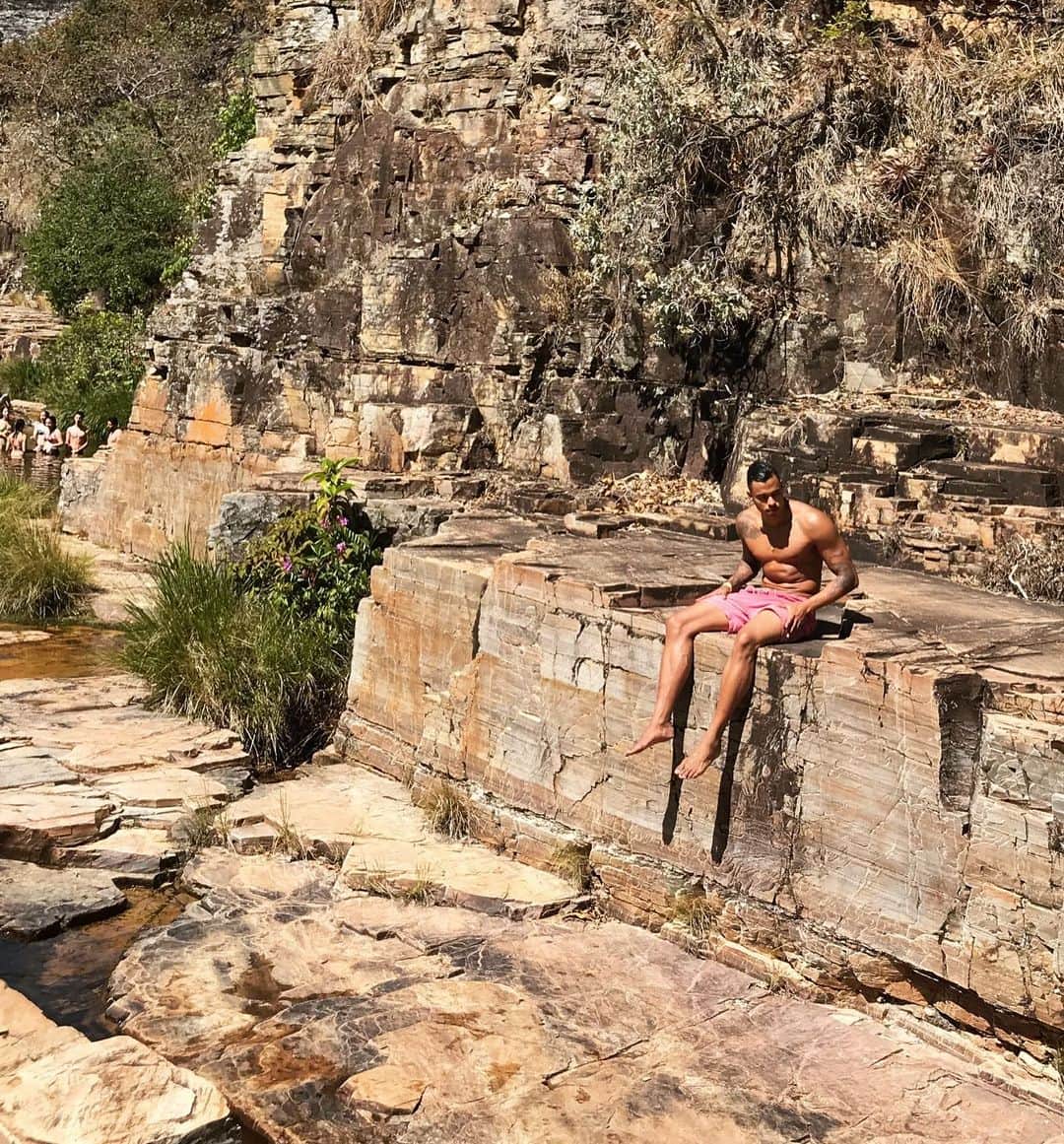 マテウス・サンタナのインスタグラム：「Escape the ordinary 🍃 #nature #wanderlust」