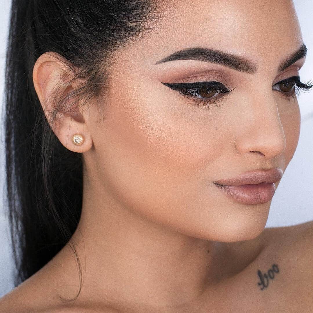 Too Facedさんのインスタグラム写真 - (Too FacedInstagram)「Bronzed & Beautiful 😍 @meuwsha sculpts to perfection using our NEW Natural Lust Bronzer! ✨ #regram #tfnaturallust #toofaced」5月12日 6時01分 - toofaced
