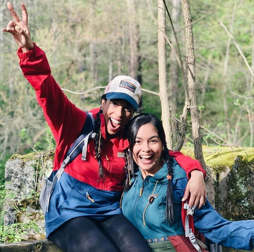 L.L.Beanさんのインスタグラム写真 - (L.L.BeanInstagram)「The outside is better together! ✌️😁😁 #BeanOutsider (📷: @mayelasjourney and @uptoclaudia )」5月12日 6時16分 - llbean