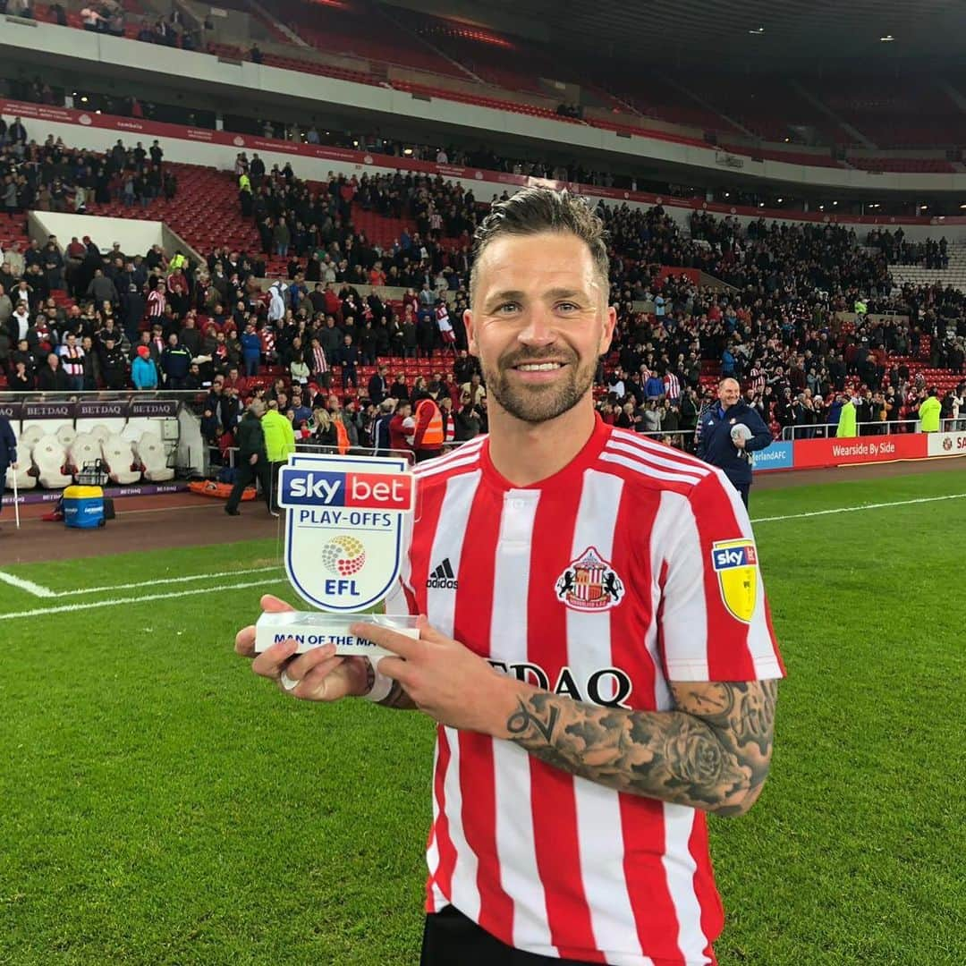 サンダーランドAFCさんのインスタグラム写真 - (サンダーランドAFCInstagram)「Tonight's @skybet Man of the Match! 👑👏」5月12日 6時35分 - sunderlandafcofficial