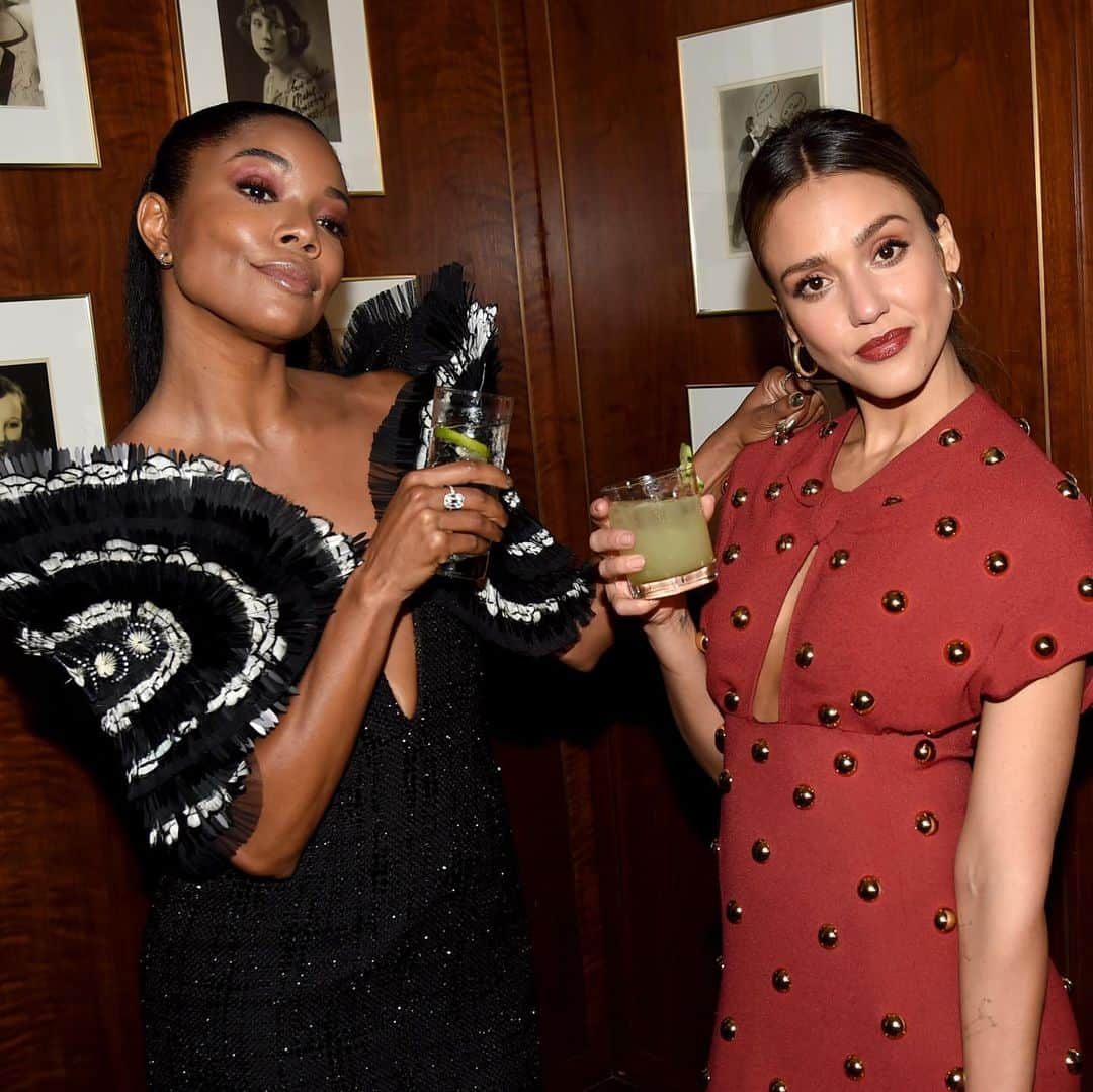 Harper's BAZAARさんのインスタグラム写真 - (Harper's BAZAARInstagram)「Did someone say girls night? #GabrielleUnion #JessicaAlba」5月12日 7時20分 - harpersbazaarus