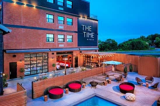 ファンクマスター・フレックスのインスタグラム：「Shhhhhh! Memorial Day Weekend! @Ciroc on ice #AD For the 1st time I will be touching down at the TIME HOTEL! FunkFlex 3 hour set! @litdigitaldjs !!!! Saturday May25th!!!!!」
