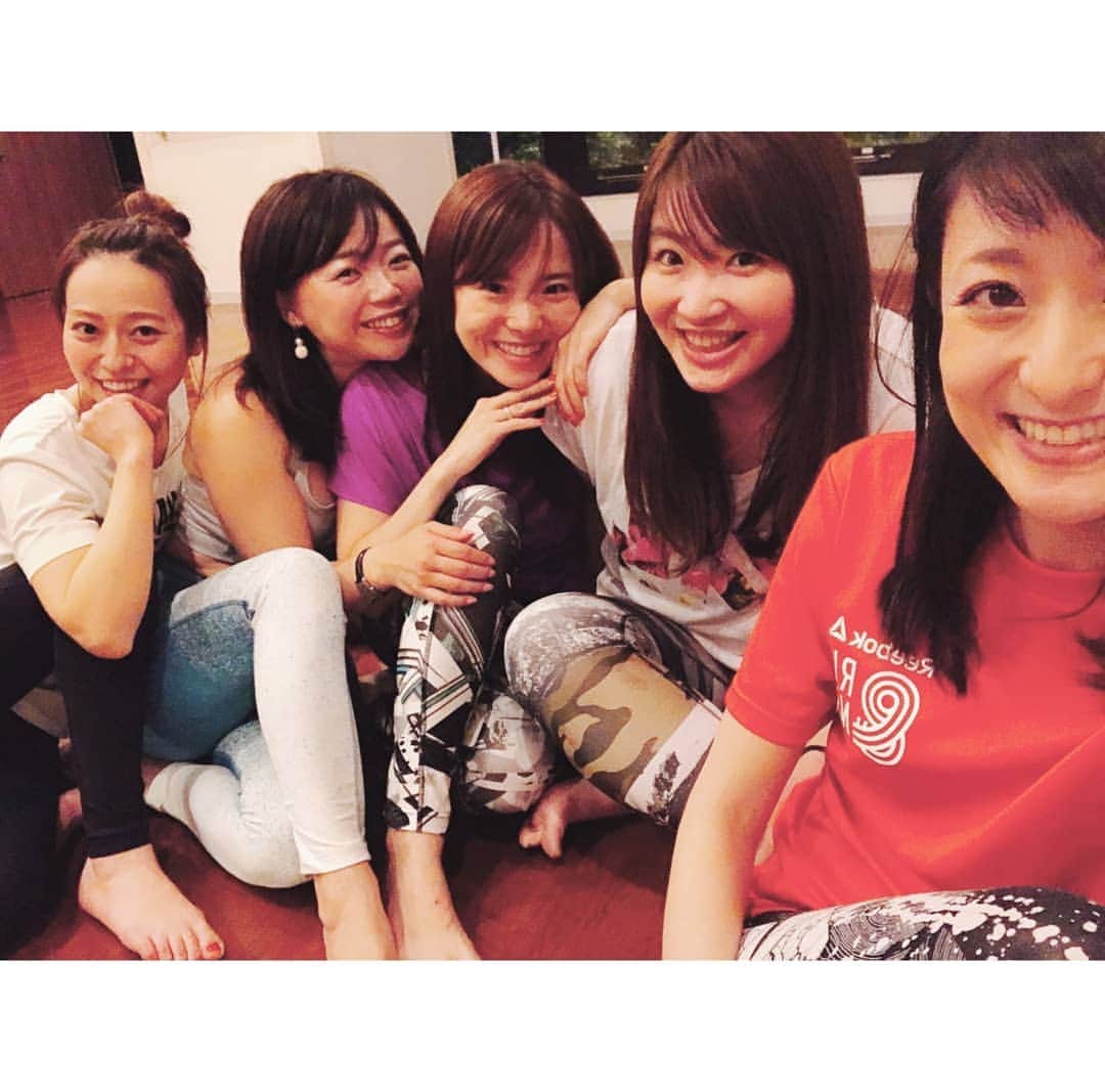 矢田部ゆかさんのインスタグラム写真 - (矢田部ゆかInstagram)「5月の女子アナヨガ部♡ +αはお腹もお尻もアプローチ💪 さすがMomi Yogaハードだよ😂 でも終わる頃にはスッキリ💕 みんなに会えるのが最高のリフレッシュ✨いつもありがと😘 #女子アナヨガ部 #ヨガ #プライベートレッスン #MomiYoga」5月12日 17時53分 - yucaparis93