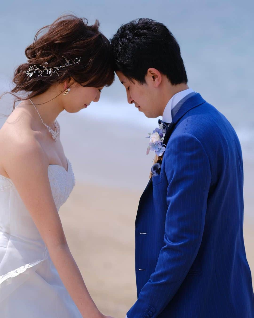 【公式】小さな結婚式さんのインスタグラム写真 - (【公式】小さな結婚式Instagram)「@petit.wedding をフォローしてね♩ #小さな結婚式 をつけてのお写真投稿も大歓迎です♡ こちらの公式IGでリグラムさせていただきます＊ . ✬大宮チャペルでのウェディングフォトをcheck＊* . 透き通る沖縄の海、穏やかな風を感じながら 開放感あふれるショットを＊* いつまでも色褪せない好きな思い出を 写真に閉じ込めて..♡おふたりにとって 最高の1日となりますようお手伝いさせてください* . ——————— #小さな結婚式  #petitwedding #前撮り #結婚式  #プレ花嫁 #卒花 #アットホーム #少人数 #家族婚 #少人数結婚式 #ウェディング #ウェディングドレス #wedding #bridal #weddingdress #花嫁 #結婚式準備 #式場探し #日本中のプレ花嫁さまと繋がりたい #結婚式の思い出に浸る会 #結婚準備 #お姫様抱っこ #リゾートウェディング #沖縄ウェディング ———————」5月12日 18時13分 - petit.wedding