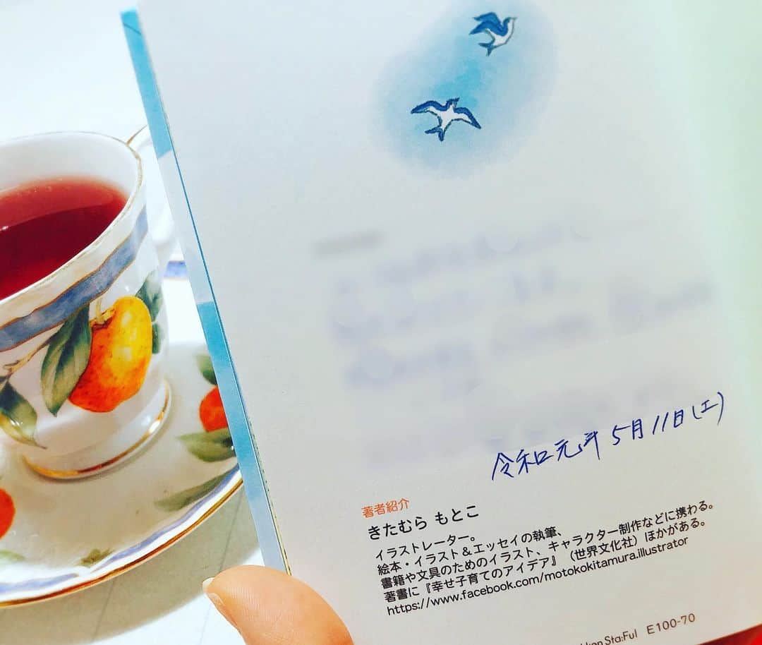 まさき沙耶さんのインスタグラム写真 - (まさき沙耶Instagram)「#母の日 前日に逆にメッセージ入り絵本をもらってしまう😂🌹. . 時節に合わせた日付を入れてくれるところが、我が母ながら素晴らしいと思う。あとで読み返す時嬉しい。 「令和」の響きが愛おしくなる🥺感謝♥️ . . #母の日 #前日 #絵本 #あなたに伝えたいこと #喜多村素子 さん著 #令和元年 #メッセージ #頑張る💪 #記録用」5月12日 18時15分 - saya_masaki