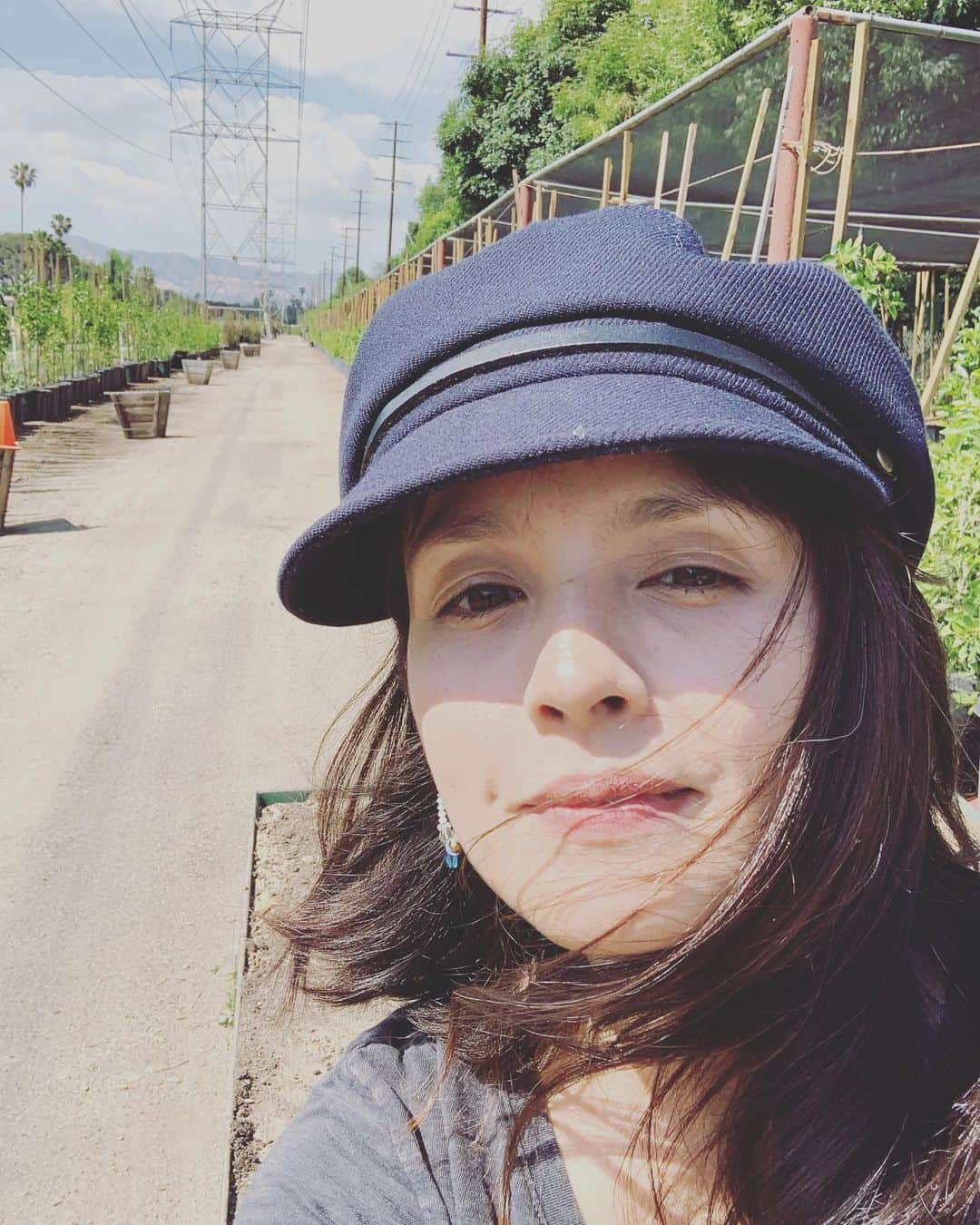 OLIVIAのインスタグラム：「Fun day plant hunting in LA. 🥰😍💕💖🌈🌿💚 #girltime」
