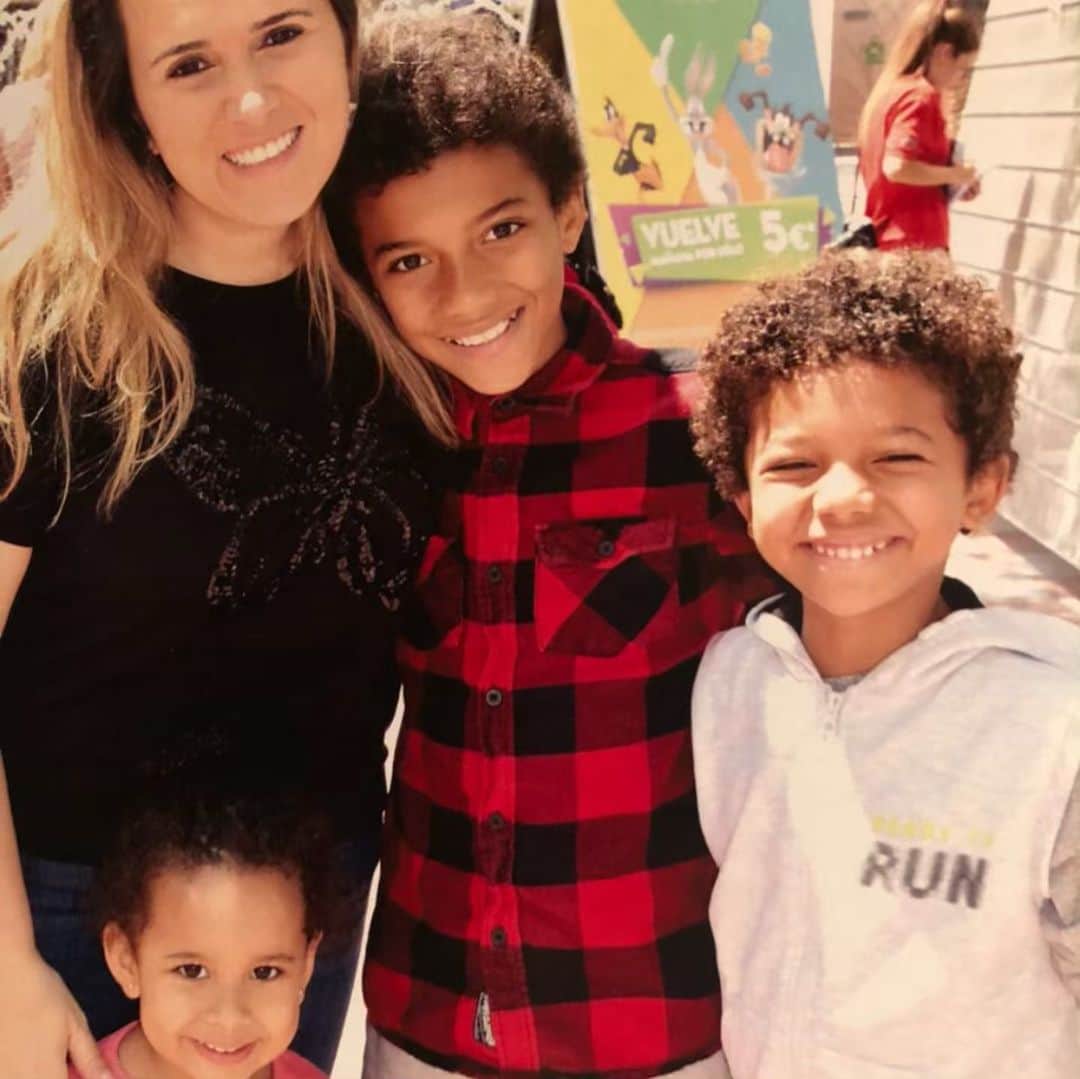 ロビーニョさんのインスタグラム写真 - (ロビーニョInstagram)「O dia das mães é só uma vez por ano , mas eu amo vocês todos os dias. ❤️❤️💎💎👍🏾👍🏾」5月12日 18時19分 - robinho