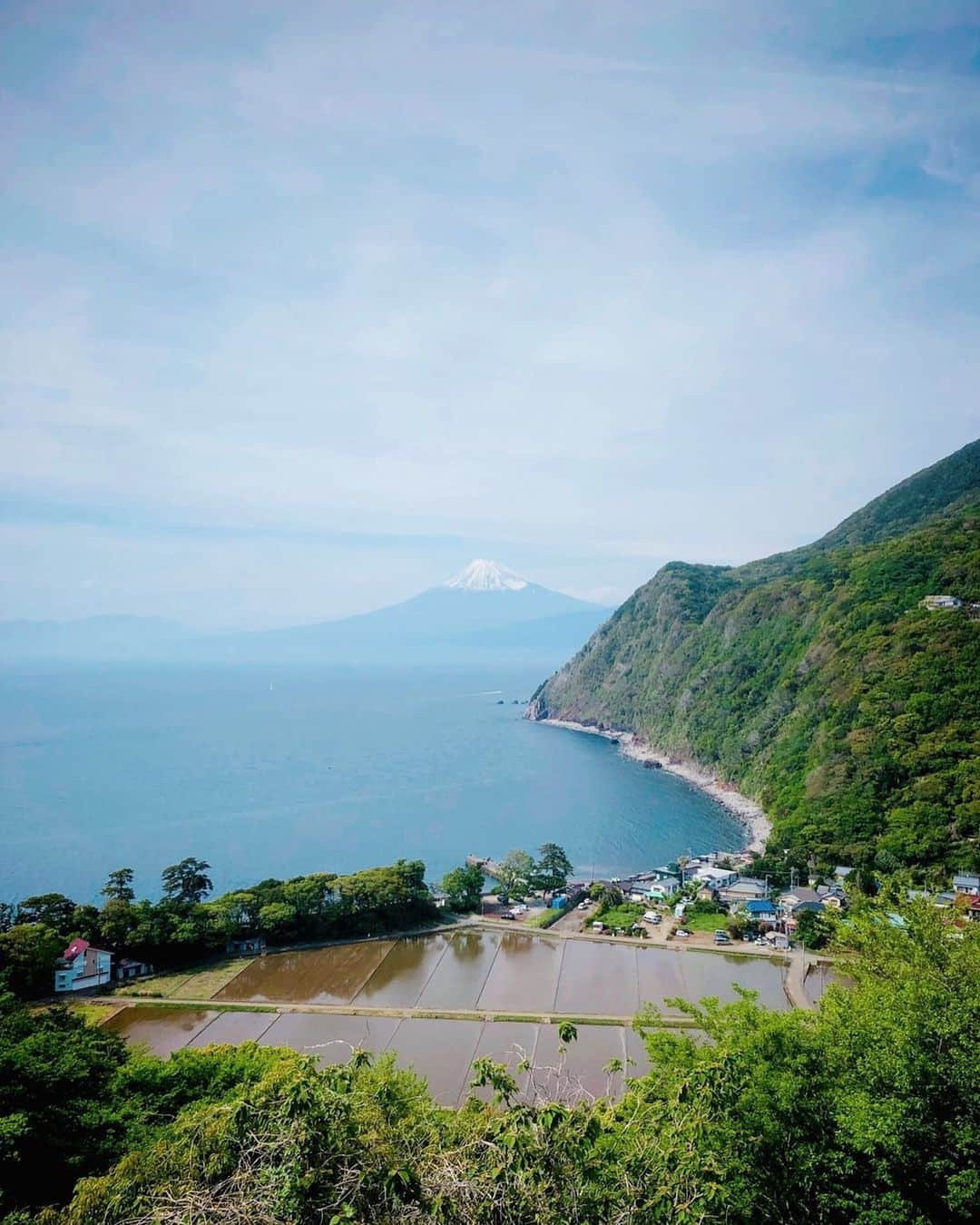 青山草太さんのインスタグラム写真 - (青山草太Instagram)「母の日。 「母は海」とよく言ったりもしますが 富士山を見ても少しそう思うのは女神だからでしょうか？  どちらにしても大きい存在です。  父を何かで例えると…何でしょうか？  #青山草太#sotaaoyama #日本#japan #母の日#mothersday  #海#sea#富士山#mtfuji  #景色#scenery  #風景#landscape」5月12日 18時20分 - sotaaoyama