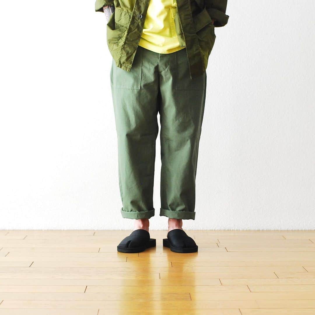 wonder_mountain_irieさんのインスタグラム写真 - (wonder_mountain_irieInstagram)「_ Engineered Garments WORKADAY -エンジニアード ガーメンツ ワーカーデイ- “Fatigue Pant – Cotton Ripstop-” ￥24,840- _ 〈online store / @digital_mountain〉 http://www.digital-mountain.net/shopdetail/000000009537/ _ 【オンラインストア#DigitalMountain へのご注文】 *24時間受付 *15時までのご注文で即日発送 *1万円以上ご購入で送料無料 tel：084-973-8204 _ We can send your order overseas. Accepted payment method is by PayPal or credit card only. (AMEX is not accepted)  Ordering procedure details can be found here. >>http://www.digital-mountain.net/html/page56.html _ 本店：#WonderMountain  blog>> http://wm.digital-mountain.info/blog/20190504-1/ _ #NEPENTHES #EngineeredGarments #EGWORKADAY  #EngineeredGarmentsWORKADAY  #ネペンテス #エンジニアードガーメンツ #ワーカーデイ #エンジニアードガーメンツワーカーデイ  jacket→ #engineerdgarments ￥51,840- tee→ #tone ￥14,040- sandal→ #sasquatchfabrix × #SUICOKE ￥17,280- _ 〒720-0044  広島県福山市笠岡町4-18  bag→ #engineerdgarments ￥10,800- _ JR 「#福山駅」より徒歩10分 (12:00 - 19:00 水曜定休) #ワンダーマウンテン #japan #hiroshima #福山 #福山市 #尾道 #倉敷 #鞆の浦 近く _ 系列店：@hacbywondermountain _」5月12日 18時35分 - wonder_mountain_