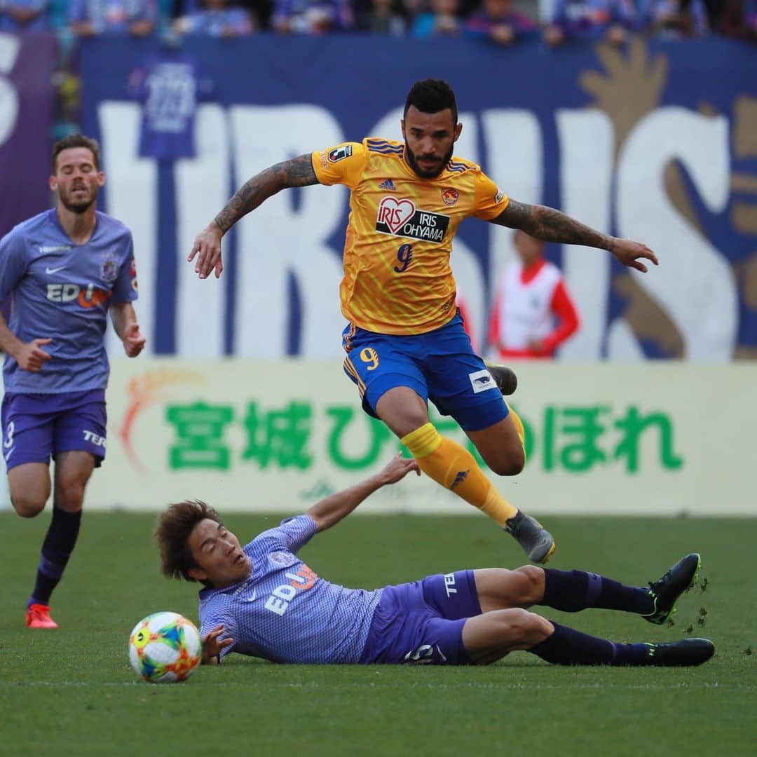 のインスタグラム：「5月12日 第11節 サンフレッチェ広島戦 2-1で勝利しました！熱い応援ありがとうございました！ #ベガルタ仙台 #仙台 #サッカー #Jリーグ #2019シーズン #スローガン #ReVolution #ハモンロペス #9番 #兵藤慎剛 #6番 #椎橋慧也 #5番 #永戸勝也 #2番 #松下佳貴 #8番 #ユアテックスタジアム仙台 #ユアスタ #サンフレッチェ広島」
