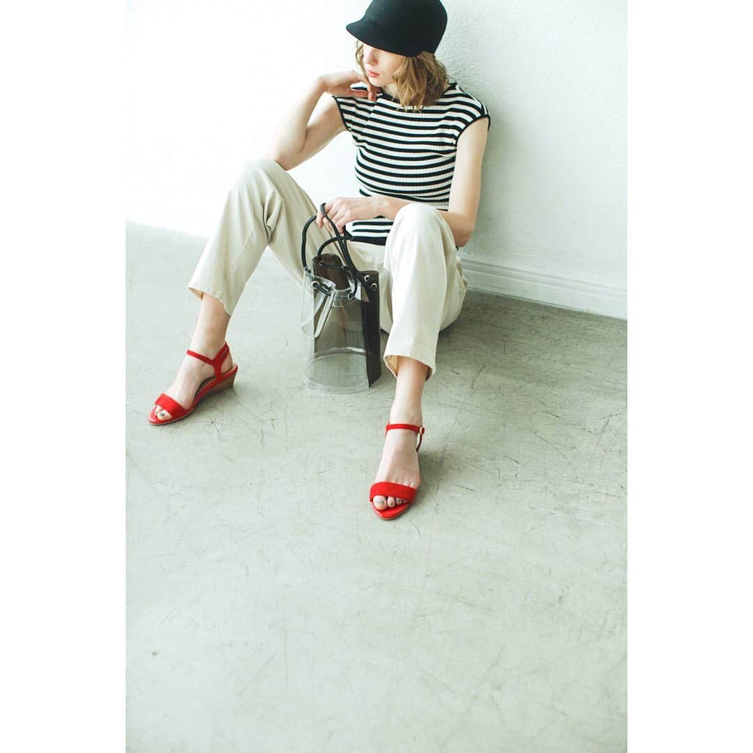 le. coeur blancさんのインスタグラム写真 - (le. coeur blancInstagram)「・﻿﻿﻿ 2019﻿﻿﻿ le.coeur blanc﻿﻿﻿ SUMMER COLLECTION﻿ "MARIN"﻿ ・﻿﻿﻿ #2﻿ ・﻿﻿﻿ knit:¥6,480-﻿﻿﻿ pants:¥8,640-﻿﻿﻿ cap:¥3,780-﻿ bag:¥6,372-﻿﻿﻿ sandals:¥10,692-﻿﻿ ・ ﻿﻿ ﻿ ﻿ ▶︎アイテムをタップしてショッピング﻿﻿﻿ ﻿﻿﻿ #lecoeurblanc #ルクールブラン﻿﻿﻿ #summer#lookbook#collection#style﻿﻿﻿ #coordinate#fashion﻿﻿#le_web﻿ ﻿﻿﻿ WEBカタログvol.2公開中です＊﻿ プロフィールのURLをCheck‼︎」5月12日 18時44分 - lecoeurblanc_official