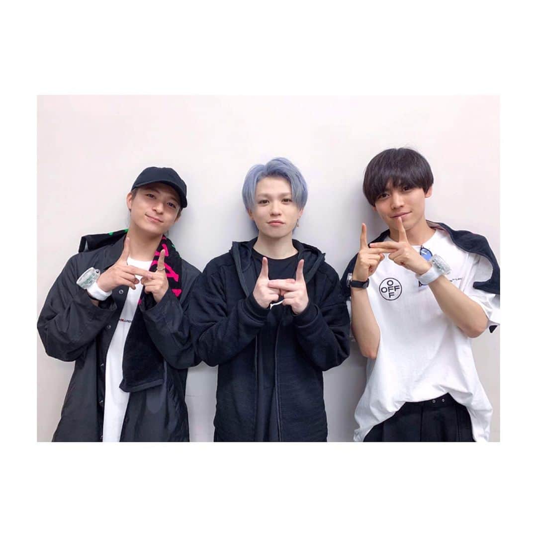 のインスタグラム：「昨日はLIVE TOUR 2019 -WONDER HACK-  観させて頂きました🎤 秀太くんカッコよすぎました... 色々なものが詰まっている世界観で圧倒されました🥺  本日最終日、ケガなく幕張HACKしちゃってください😆  #ShutaSueyoshi #WONDERHACK」