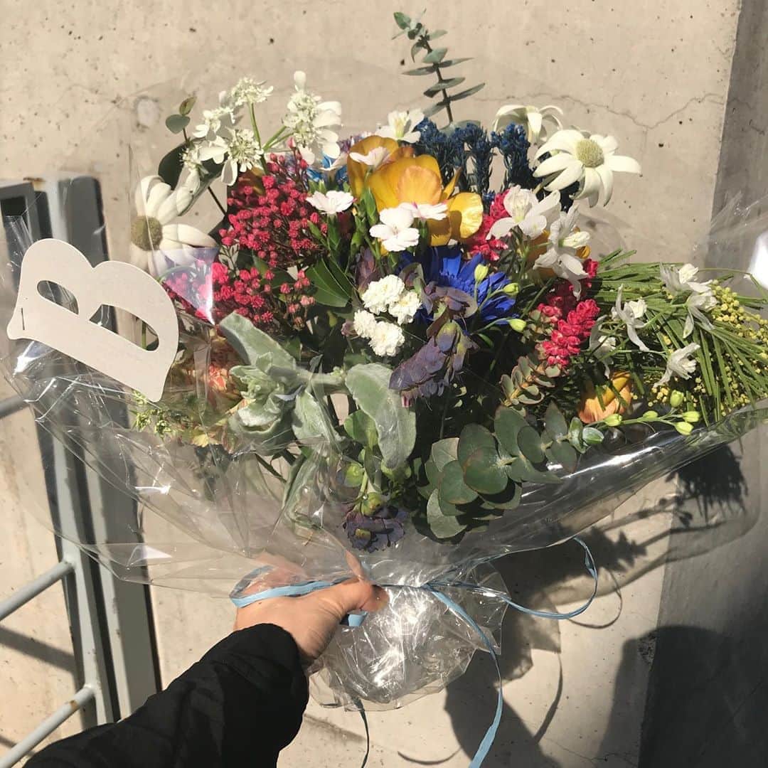 杉咲花のインスタグラム：「母の日🌹 ままいつもありがとう。 生まれてきてくれて わたしを生んでくれて、ありがとう。 愛を込めて、❤︎」