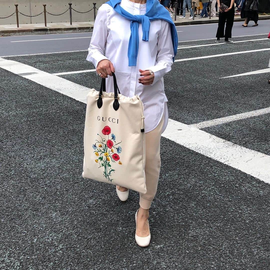 chikako0824のインスタグラム：「週末に埼玉からの東京2、3時間。でも靴はしっかりと購入😊  #celine  #drawer  #gucci  #セリーヌ  #ドゥロワー  #グッチ  #50代コーデ」