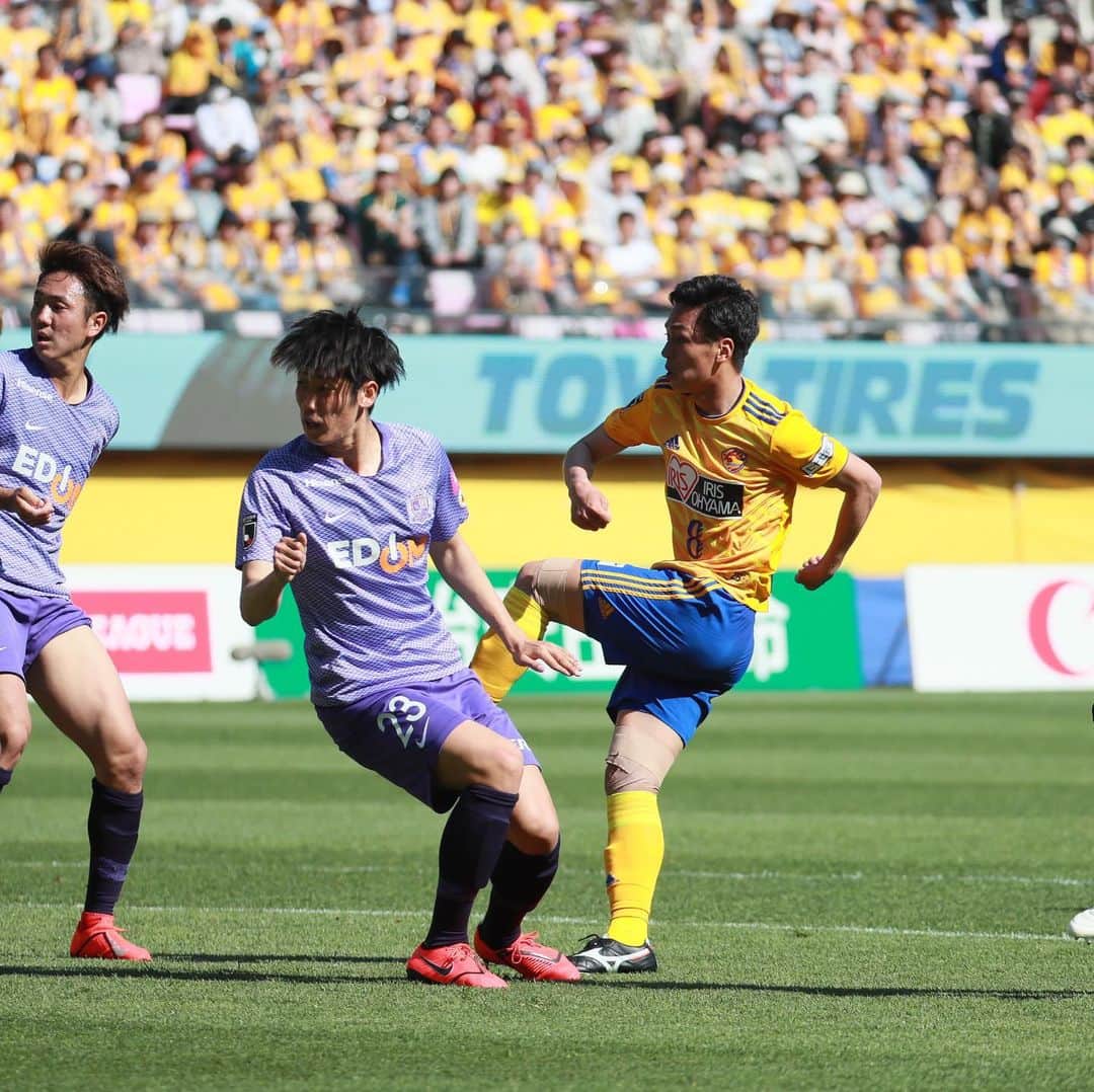 のインスタグラム：「5月12日 第11節 サンフレッチェ広島戦 2-1で勝利しました！熱い応援ありがとうございました！ #ベガルタ仙台 #仙台 #サッカー #Jリーグ #2019シーズン #スローガン #ReVolution #松下佳貴 #8番 #移籍後初ゴール #ユアテックスタジアム仙台 #ユアスタ #サンフレッチェ広島」