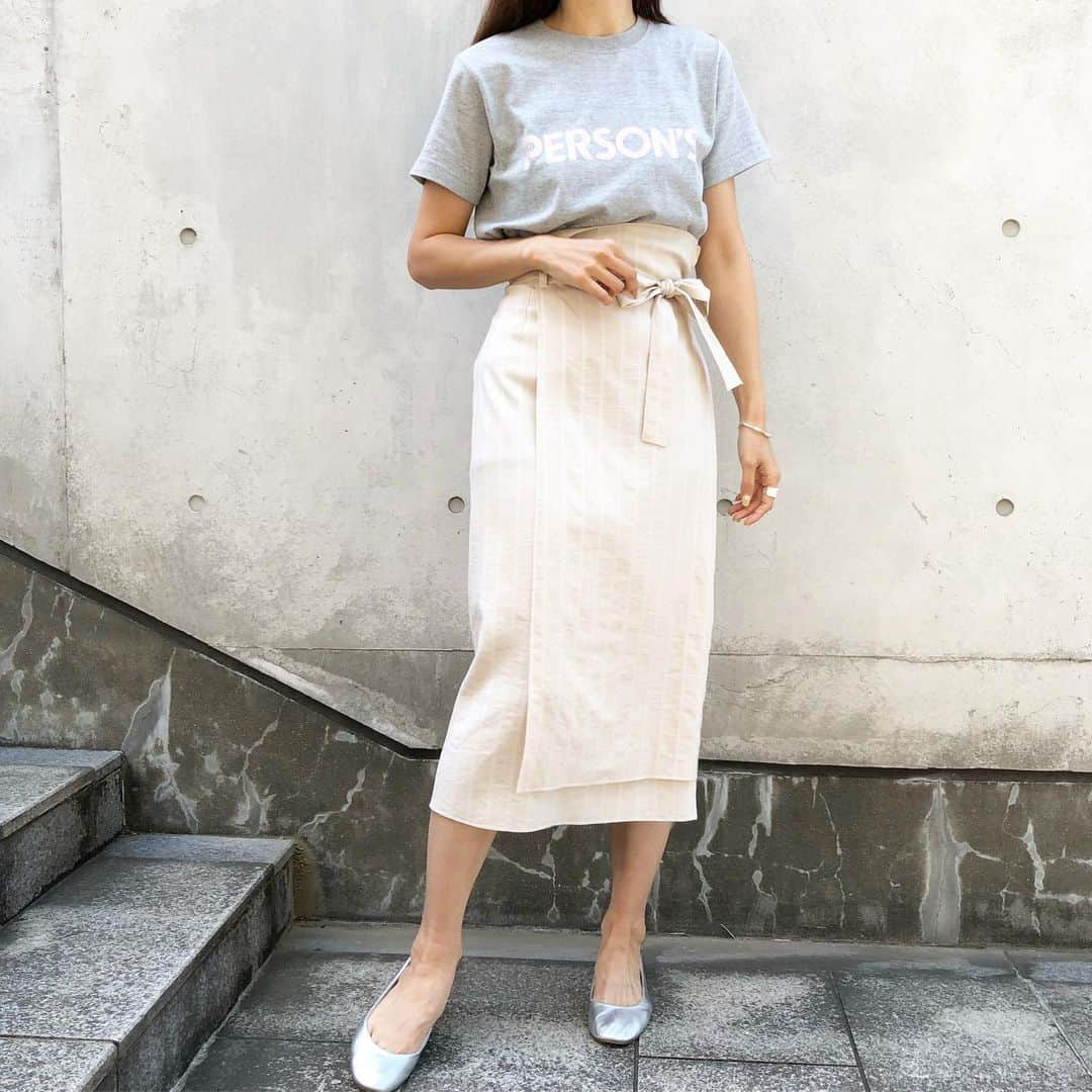 flower OFFICIAL WEB STOREさんのインスタグラム写真 - (flower OFFICIAL WEB STOREInstagram)「coordinate...❤️ . ✔️ PERSON’S logo Ts ☞【306010024】キーワード検索可能🔍💕 ✔️ wrap stripe skirt ☞【305140286】キーワード検索可能🔍💕 …… 商品について等お気軽にコメント下さい＊ #flower #flowerwebshop #webshop #通販サイト #ネットショッピング #レディースファッション #フラワー #Tシャツ #skirt #スカート #person's #strip #ストライプ #accessory #ring #リング #ブレスレット #pink #gray」5月12日 19時00分 - flower_web