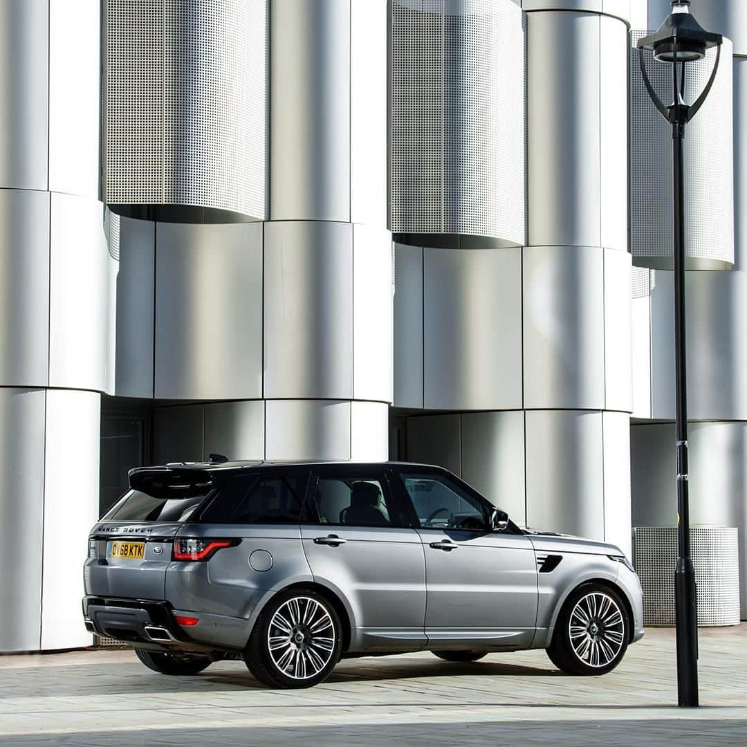 Land Roverさんのインスタグラム写真 - (Land RoverInstagram)「A new wave of striking design - #RangeRoverSport.  #LandRover #SUV #4x4 #Adventure #Carsofinstagram #Instacar #Design#CarLifestyle #LandRover #Cars #Car #RangeRover #Technology #Hybrid #Electric #MHEV」5月12日 19時00分 - landrover