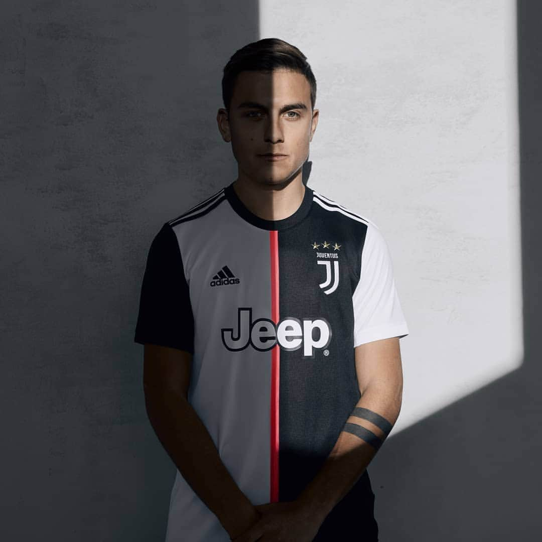 ユヴェントスFCさんのインスタグラム写真 - (ユヴェントスFCInstagram)「Dare to set new standards. ⚫⚪ Our new 19/20 home kit, debuted by the team tonight!#ForzaJuve #DareToCreate #BeTheStripes」5月12日 18時59分 - juventus