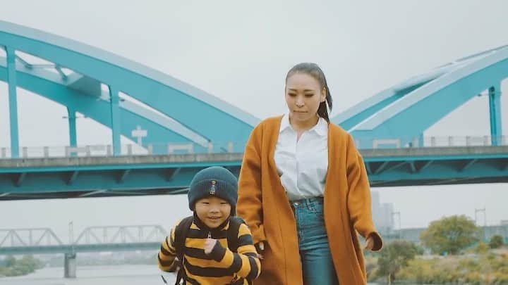 K-YOのインスタグラム：「.👩‍👦Now On Youtube👩‍👧 . DJ SPACE KID  @DJSPACEKIDJP  feat. ASHRA the GHOST @ASHRATHEGHOST  K-YO & JAMOSA @JAMOSA148 "Mama Don't Cry"  https://youtu.be/NSsJacmCduc  Official Music Video by DJ SPACE KID (C) 2019 K's Up Entertainment Directed by WhiteTreeFilm "Mama Don't Cry" is Available Everywhere https://linkco.re/CquQ6E4H」
