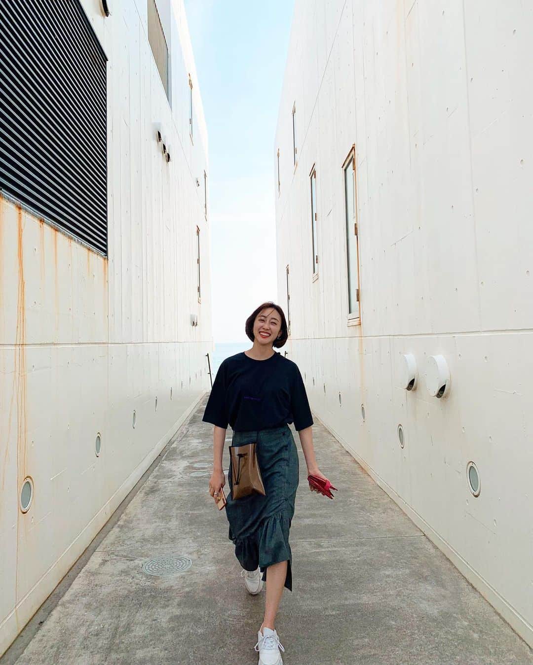 のインスタグラム：「🍊🌼 テラスでゆっくりできる暖かさになって嬉しい🌈息抜きも出来た！また明日から頑張ろう🥳 tops #DIRECTOIRE skirt &shoes #ZARA bag @dono_officalglam」