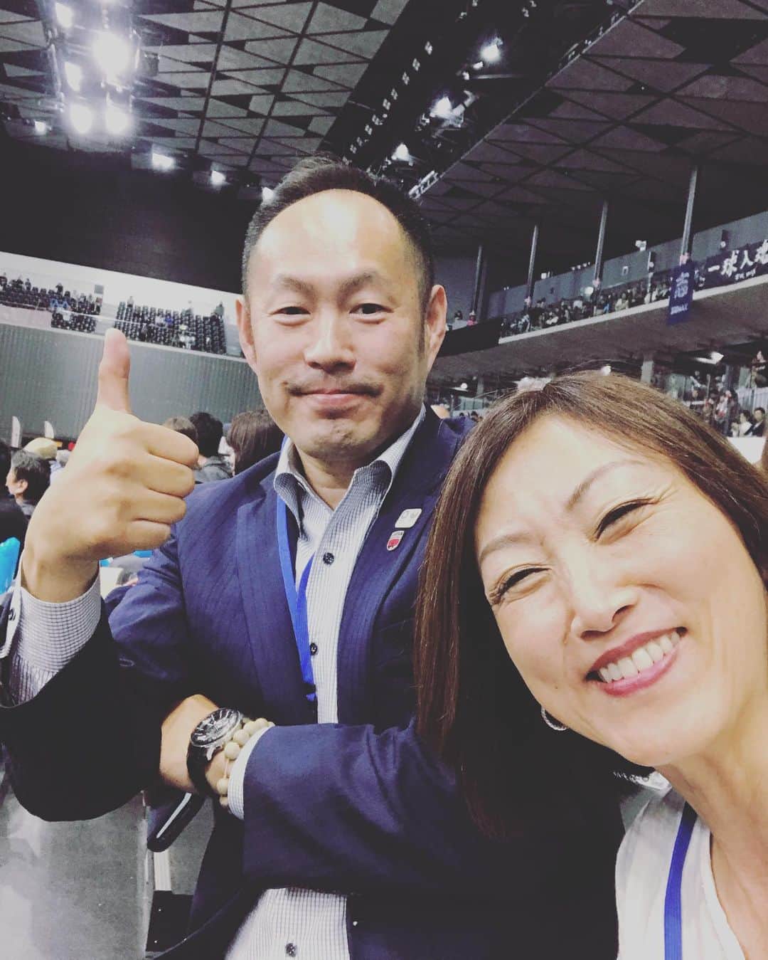 田中ウルヴェ京さんのインスタグラム写真 - (田中ウルヴェ京Instagram)「なんだかんだ、ながーいつきあいなのだ。 日本バスケットボール協会の技術委員長、東野智弥さん。  若い頃から知ってるからなー、お互い年取った？いやいや、逆に互いにギラギラ(キラキラ？)してるか。🤣 現在の日本代表のバスケットボールの活躍は東野さんですよね。  今日は車いすバスケットボール天皇杯決勝を一緒に観戦。  久しぶりに再会は嬉しかったです。  #車いすバスケットボール」5月12日 19時18分 - miyako.tanaka.oulevey