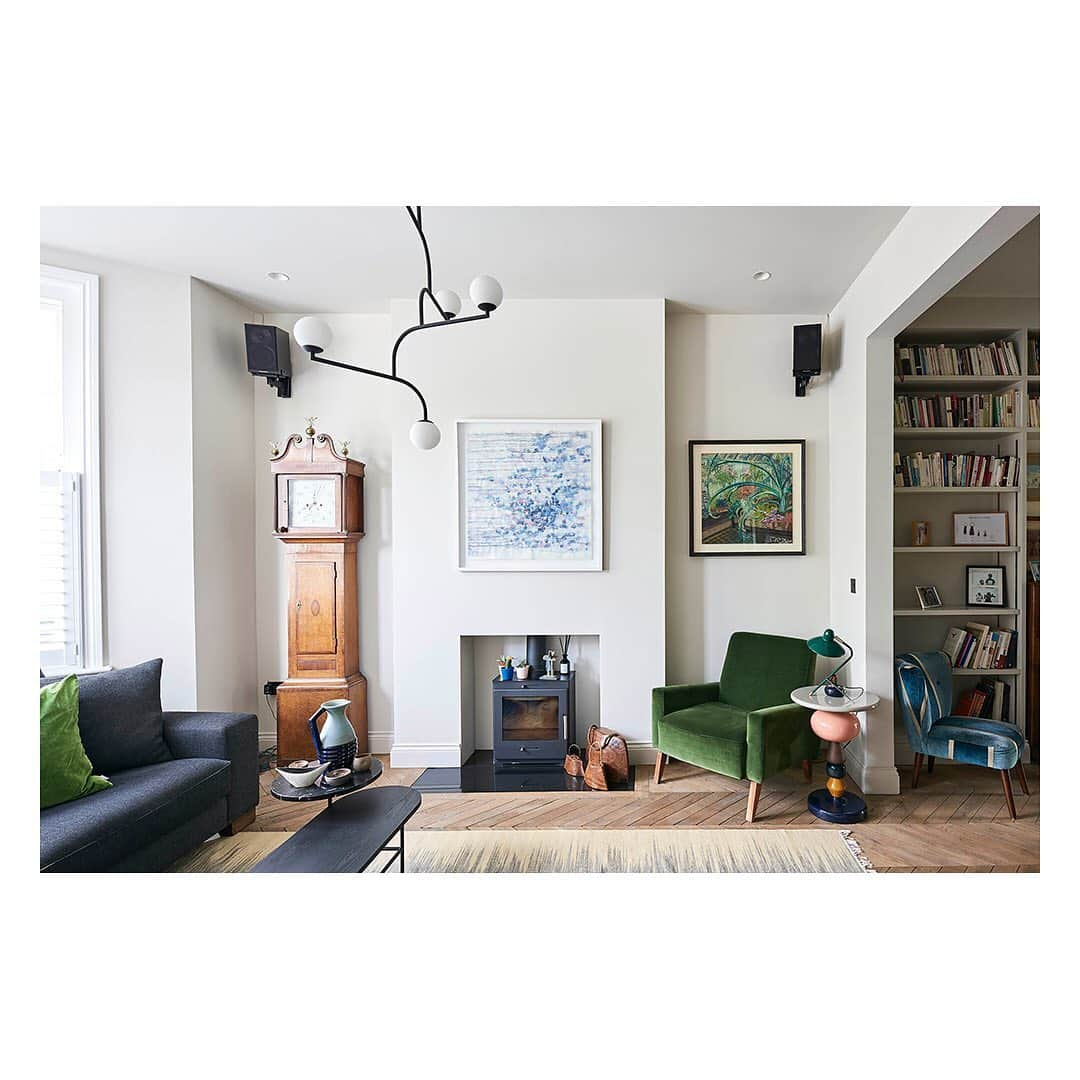 The Modern Houseさんのインスタグラム写真 - (The Modern HouseInstagram)「City Sanctuary: a renovated Victorian home in north London. Link in our bio for the sales particulars.  #northlondon #themodernhouse #interiors」5月12日 19時18分 - themodernhouse