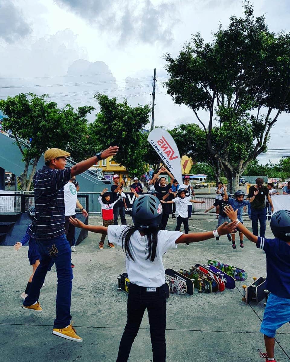 Vans Philippinesさんのインスタグラム写真 - (Vans PhilippinesInstagram)「Fueling creativity. Promoting authenticity. Participants enjoying an afternoon of skate clinic yesterday at @smcitylipa . Can't wait for our next one! Where do you think should we head to next?🏁 Comment down below. 👇 #VansSkate #VansPhilippines」5月12日 19時19分 - vansphilippines