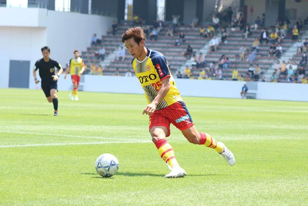 ギラヴァンツ北九州さんのインスタグラム写真 - (ギラヴァンツ北九州Instagram)「本日の福岡県サッカー選手権大会決勝 福岡大学戦は1-0で勝利を収めました✨これで2年ぶりの天皇杯出場となります！  暑い中、たくさんのご来場、ご声援ありがとうございました！ . #giravanz #kitakyushu #北九州 #決勝ゴール #加藤弘堅 #アシスト #國分伸太郎 #今季初出場 #キャプテン #内藤洋平 #公式戦初出場 #後藤大輝 #天皇杯」5月12日 19時17分 - giravanz_kitakyushu