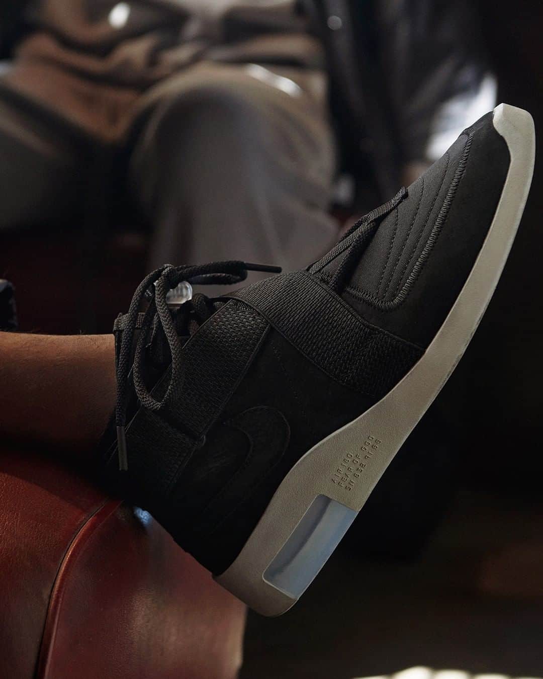 のインスタグラム：「Friday. #Nike Air Fear of God Raid  Launching 5/17 at @HouseofHoops」