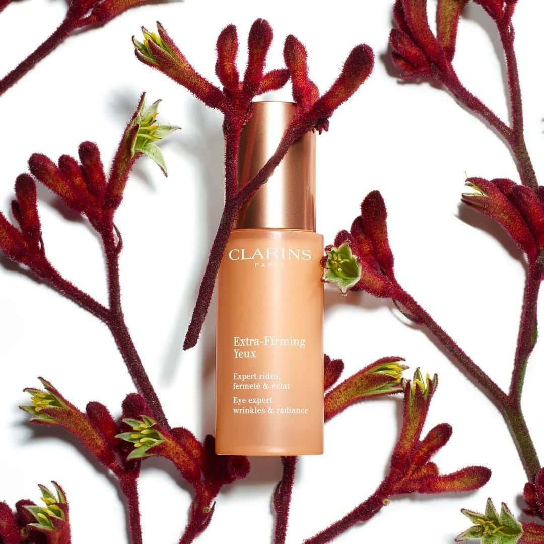 Clarins Canadaさんのインスタグラム写真 - (Clarins CanadaInstagram)「Radiant eyes, naturally ❤️. Extra-Firming Yeux's kangaroo flower extract boosts skin regeneration for a youthful regard. . . . #SpringInYourSkin #Clarins #ItsAllAboutYou #ExtraFirming #Serum #NaturalBeauty」5月12日 11時00分 - clarinscanada