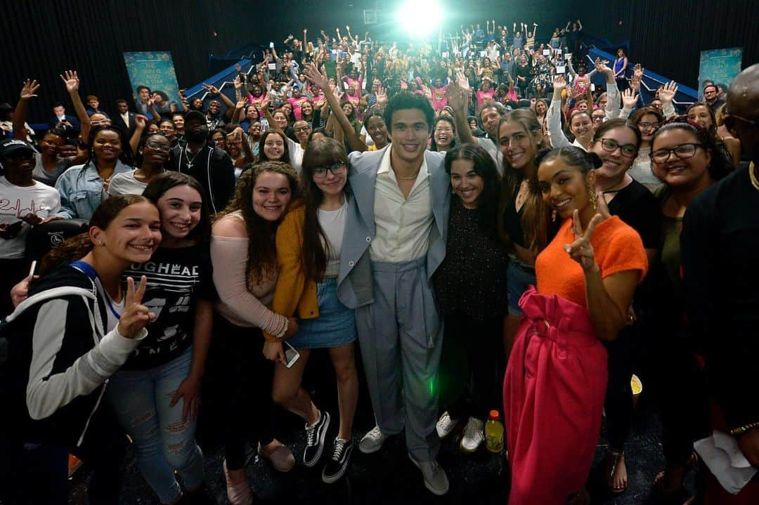 Warner Bros. Picturesさんのインスタグラム写真 - (Warner Bros. PicturesInstagram)「PRESS TOUR, FINAL DAY: Miami, you brought such amazing energy and so much joy! We were so thrilled to share #TheSunIsAlsoAStar with so many bright, young future leaders and enjoy Miami’s sunny, sweeping beach views! We are so grateful to end the press tour on a high note. NEXT STOP: Worldwide Fan Premiere in LA! Opening week - here we go!」5月12日 11時36分 - wbpictures