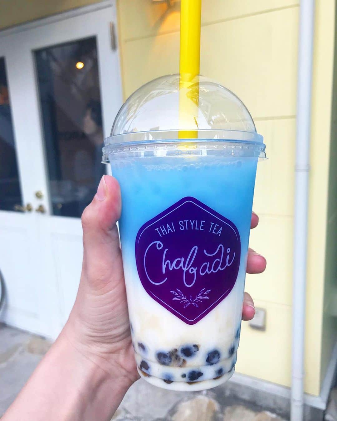 玲奈マリーのインスタグラム：「💙Blue Milk Tea💙 && pro instagrammer (swipe) 😈 . . . . . . . . . . . . . . . . . . . . . . . #ミルクティー #ブルーミルクティー #タピオカ #タピオカ巡り #タピ  #インスタ映え #原宿 #インスタグラマー #インフルエンサー #スイーツ #モデル #東京 #タイティー #instagrammer #milktea #thaitea #harajuku #bubbletea #boba #tokyo #bluetea #bluedrink #tapioca #foodie」
