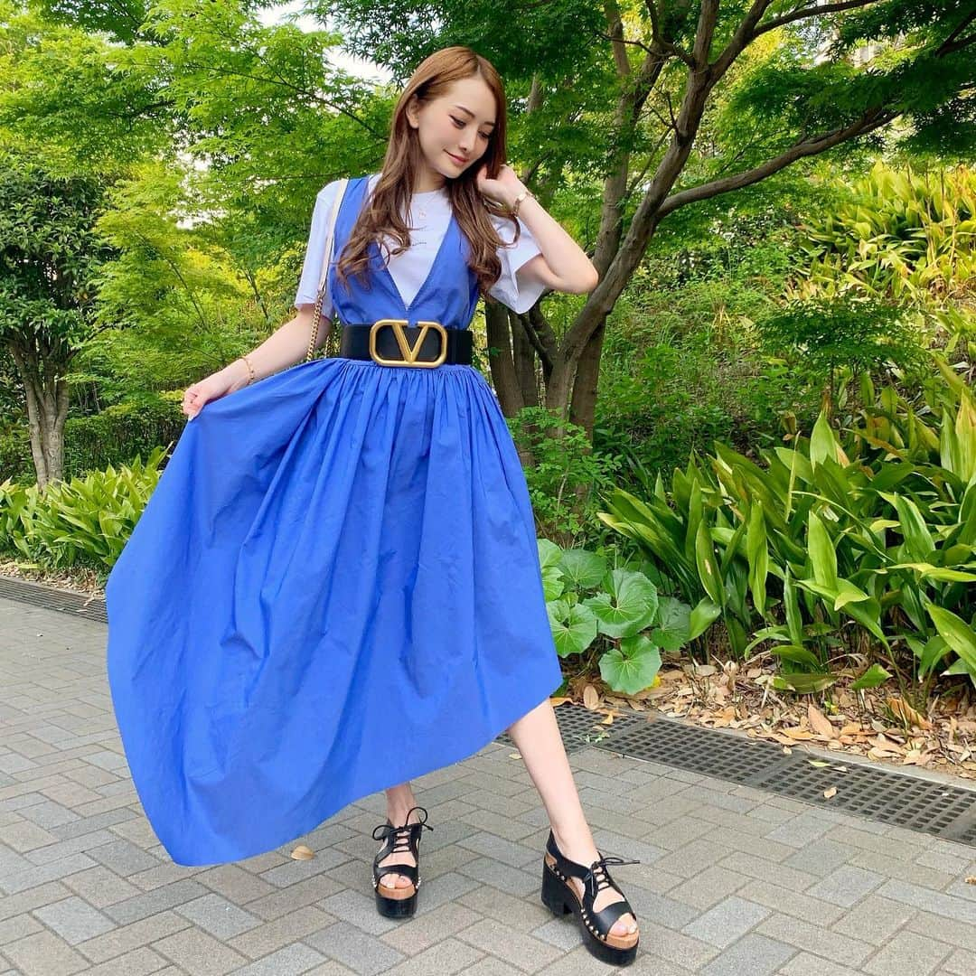 伊東亜梨沙さんのインスタグラム写真 - (伊東亜梨沙Instagram)「💙💙💙 . . #ootd #tshirt #stellamccartney  #onepiece #marquesalmeida  #belt #valentino  #shoes #balenciaga  #bag #gucci . . ここ最近購入したお洋服で1番お気に入りのワンピース👗✨ ベルト集めしよっと👄 . . #coordinate #167cmコーデ #restir #リステア #tshirts #dress」5月12日 11時39分 - arisa__917m