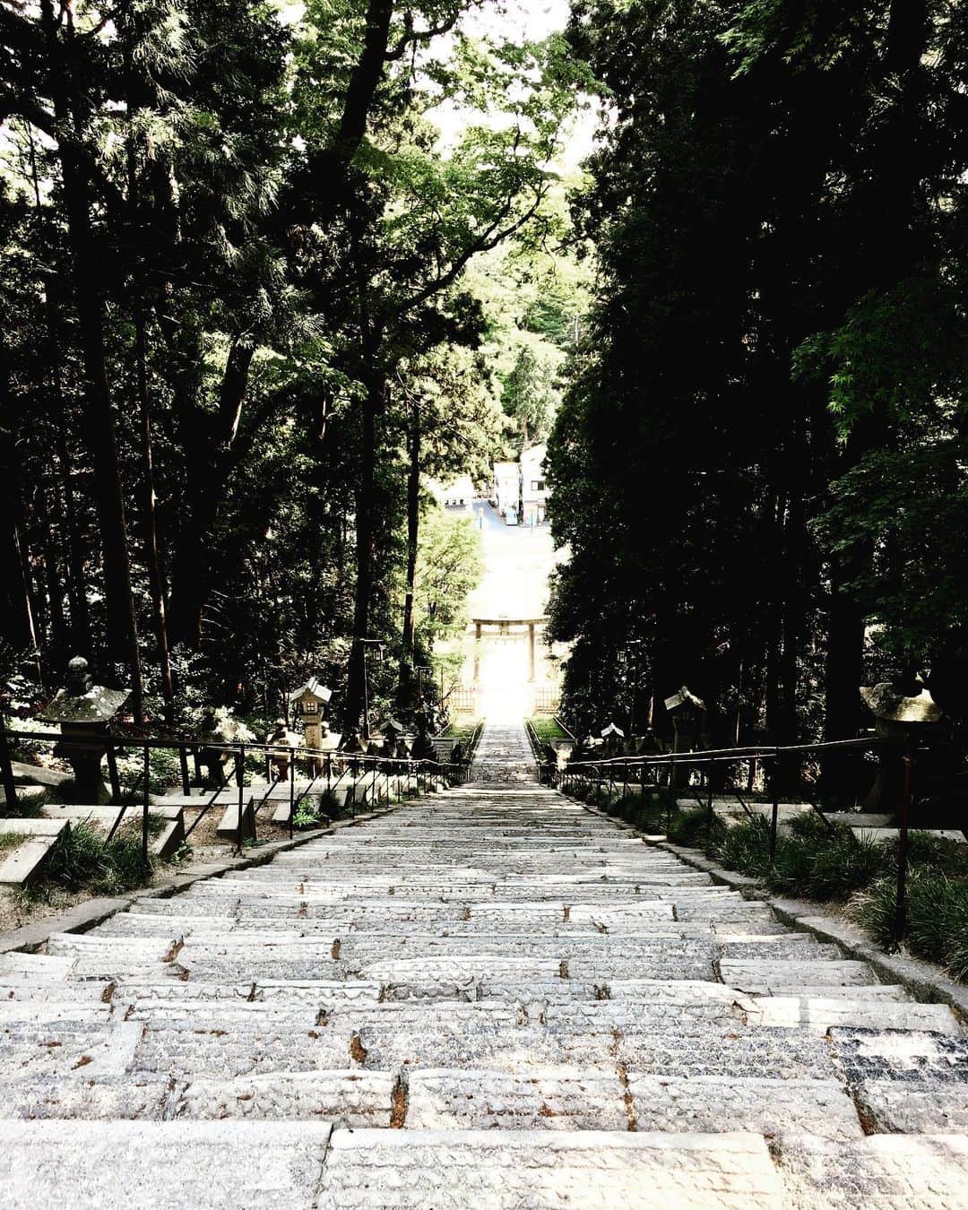 TOKUさんのインスタグラム写真 - (TOKUInstagram)「The biggest shrine in Tohoku area. So spiritual. Feeling peace. #shiogamashrine #鹽竈神社 #tohoku  #東北 #inspirationalplace」5月12日 11時42分 - tokujazz