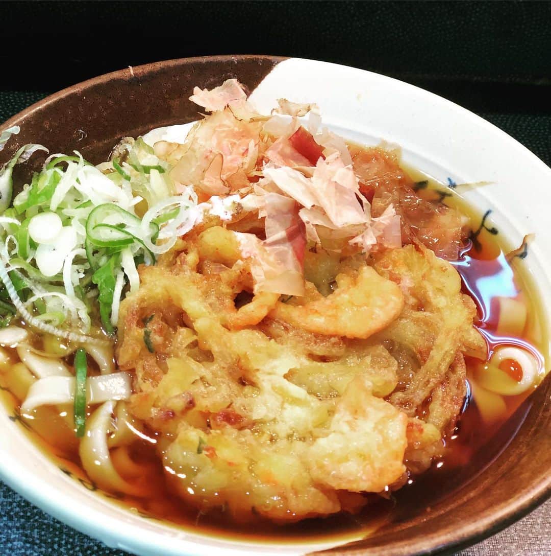 鈴木央紹のインスタグラム：「きしめん。このために指定席は4号車。 #きしめん #住よし #名古屋めし #ヒサログ」