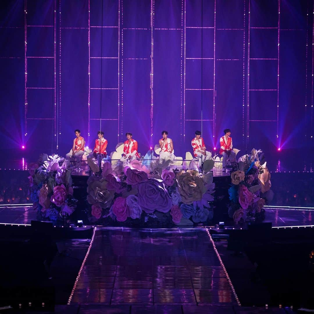 【公式】神話（SHINHWA）のインスタグラム：「. 2019 SHINHWA 21ST ANNIVERSARY CONCERT 'CHAPTER4' - SHINHWA . 2019.04.20(SAT) - 04.21(SUN) @ KSPO DOME(올림픽 체조 경기장) . #SHINHWA #신화 #SHINHWA_21ST_CONCERT #21주년 #콘서트 #CHAPTER4 #KSPO_DOME #에릭 #이민우 #김동완 #신혜성 #전진 #앤디」