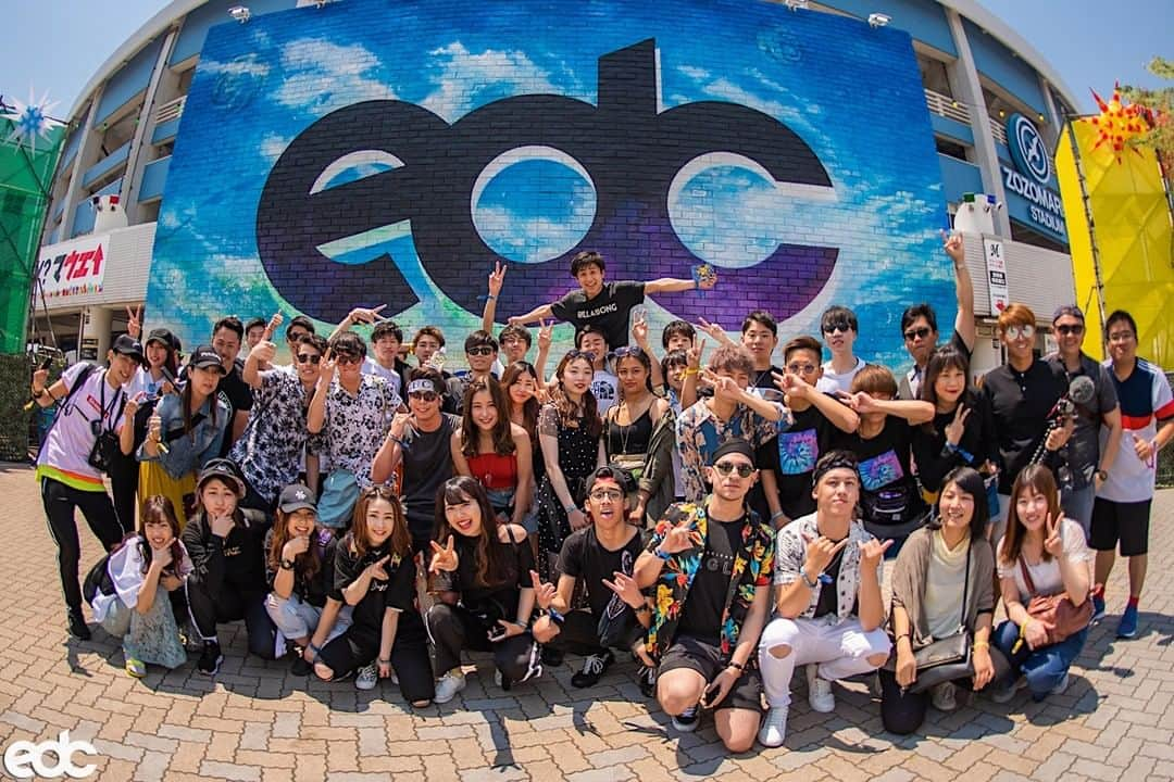 EDC Japanのインスタグラム：「#EDCJapan 2日目、ただいまゲートオープンいたしました💥」