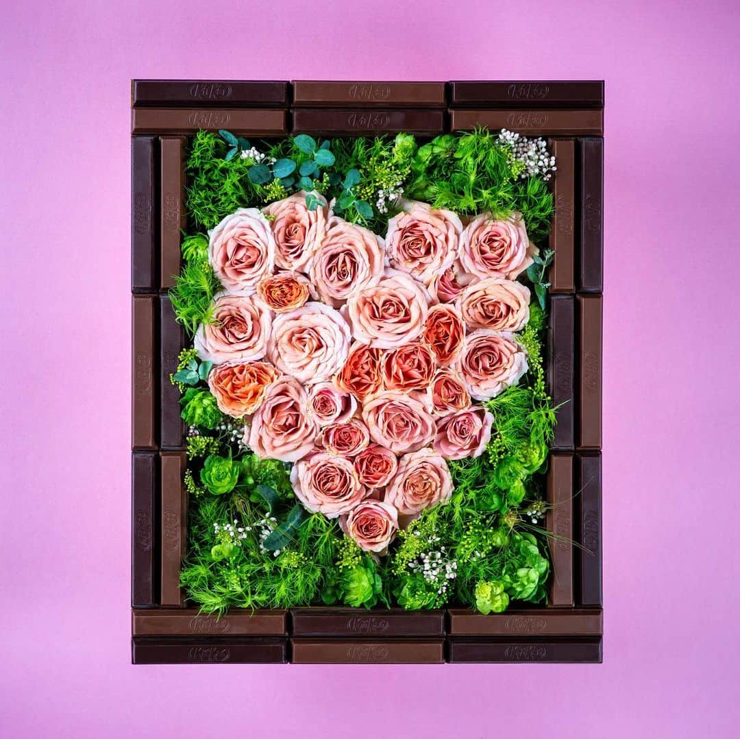 KITKAT Chocolatoryさんのインスタグラム写真 - (KITKAT ChocolatoryInstagram)「Happy Mother’s Day🌹﻿ ﻿ 本日は母の日。﻿ ﻿ いつも頑張ってくれているお母さんに、ありがとうの気持ちを込めて…❤️﻿ ﻿ ﻿ #キットカット#キットカットショコラトリー#サブリム#チョコレート#チョコ#ルビーチョコレート#母の日#プレゼント#ギフト#フラワーアレンジメント#フラワー#kitkat#haveabreak#chocolate#sweets#mothers_day#킷캣#奇巧巧克力」5月12日 12時00分 - kitkat_japan_official