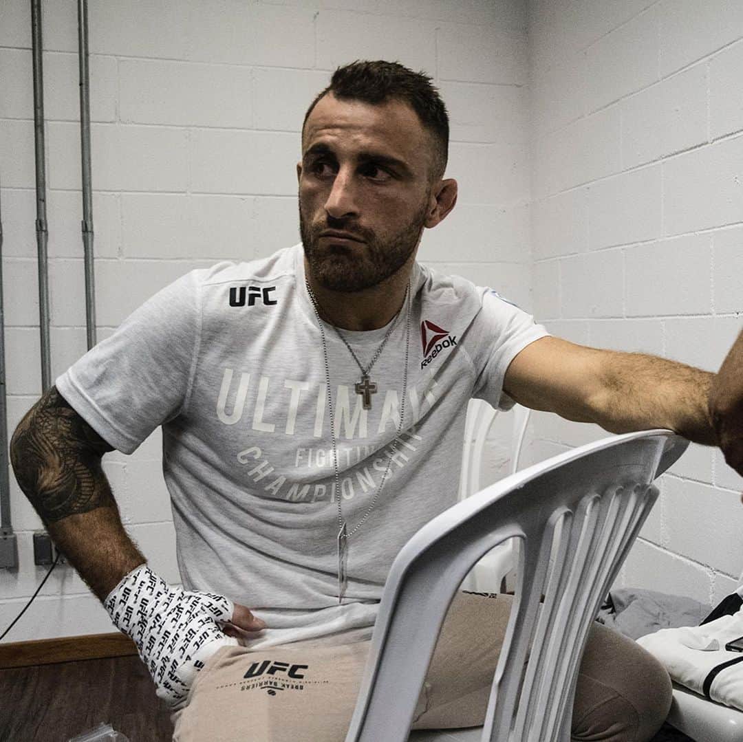 UFCさんのインスタグラム写真 - (UFCInstagram)「Time to defend, or take over.  #UFC237」5月12日 12時10分 - ufc