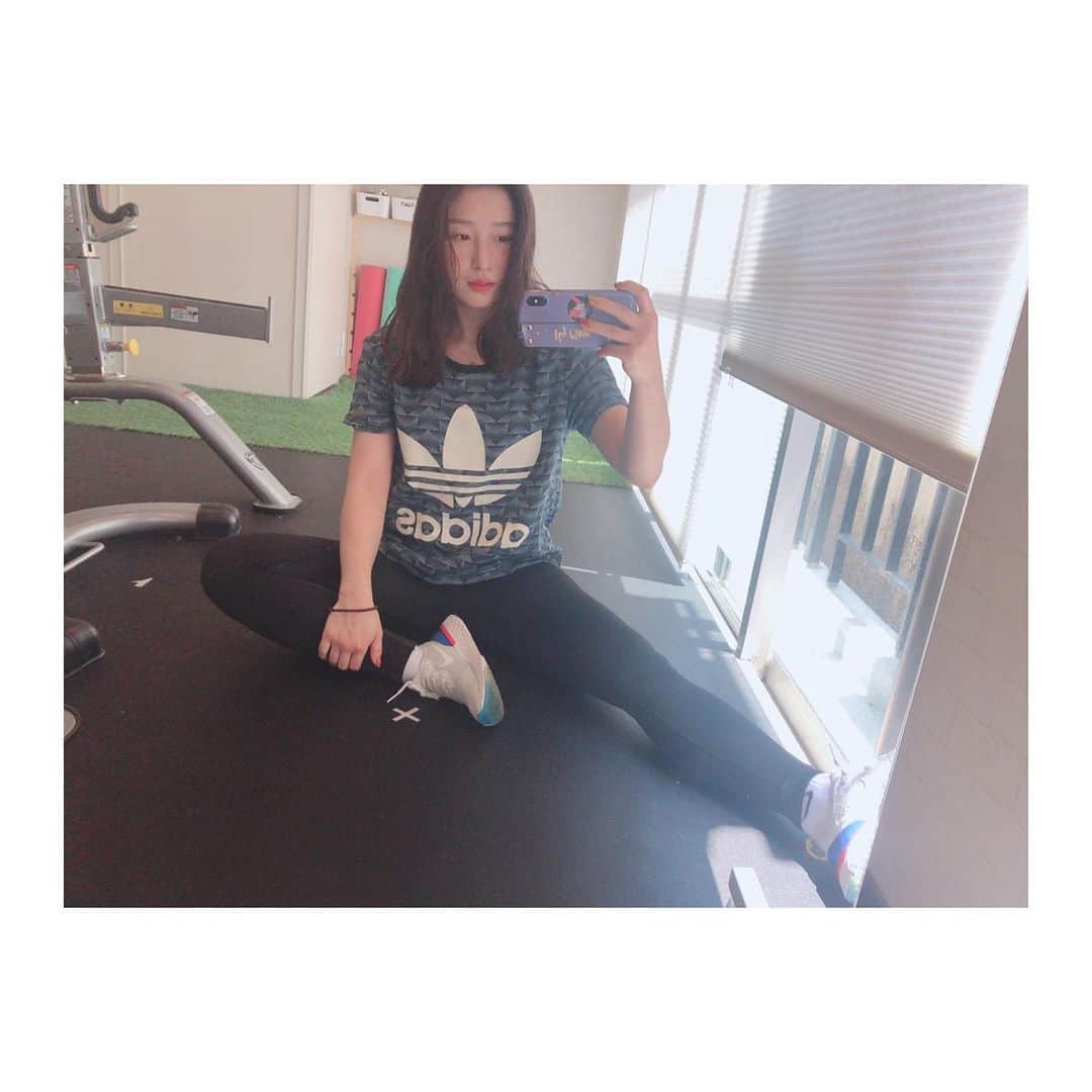 のインスタグラム：「たぶん、日々の積み重ね…🌈 続けることが大事だと信じて… . 💪 . #ランニング #ランニング女子  #筋トレ #筋トレ女子  #トレーニングウエア #パーソナルトレーニング #ランスタグラム #fitness  #run #running #bondsgym #六本木 #pink #adidas」
