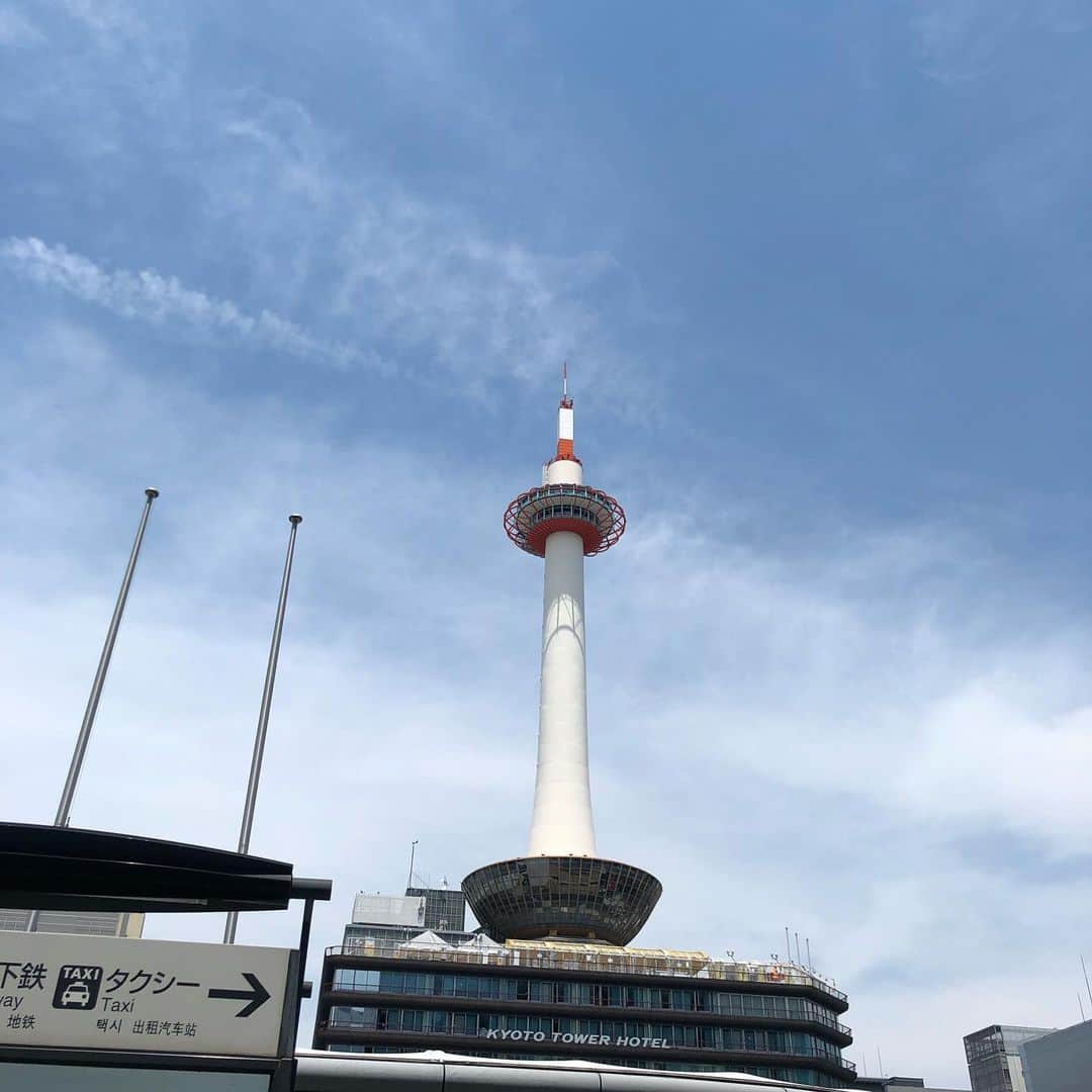 堤信子さんのインスタグラム写真 - (堤信子Instagram)「本のロケが毎日のように続く中、今日から1週間は、テレビの旅番組のロケで京都です。🚅から見える富士山は雲の帽子。今回の旅ノートは、#ロルバーン 。京都到着。#テレビ東京  #堤信子  #旅ノート  #旅日記 #京都旅  #クラブツーリズム」5月12日 12時17分 - nobnob1111
