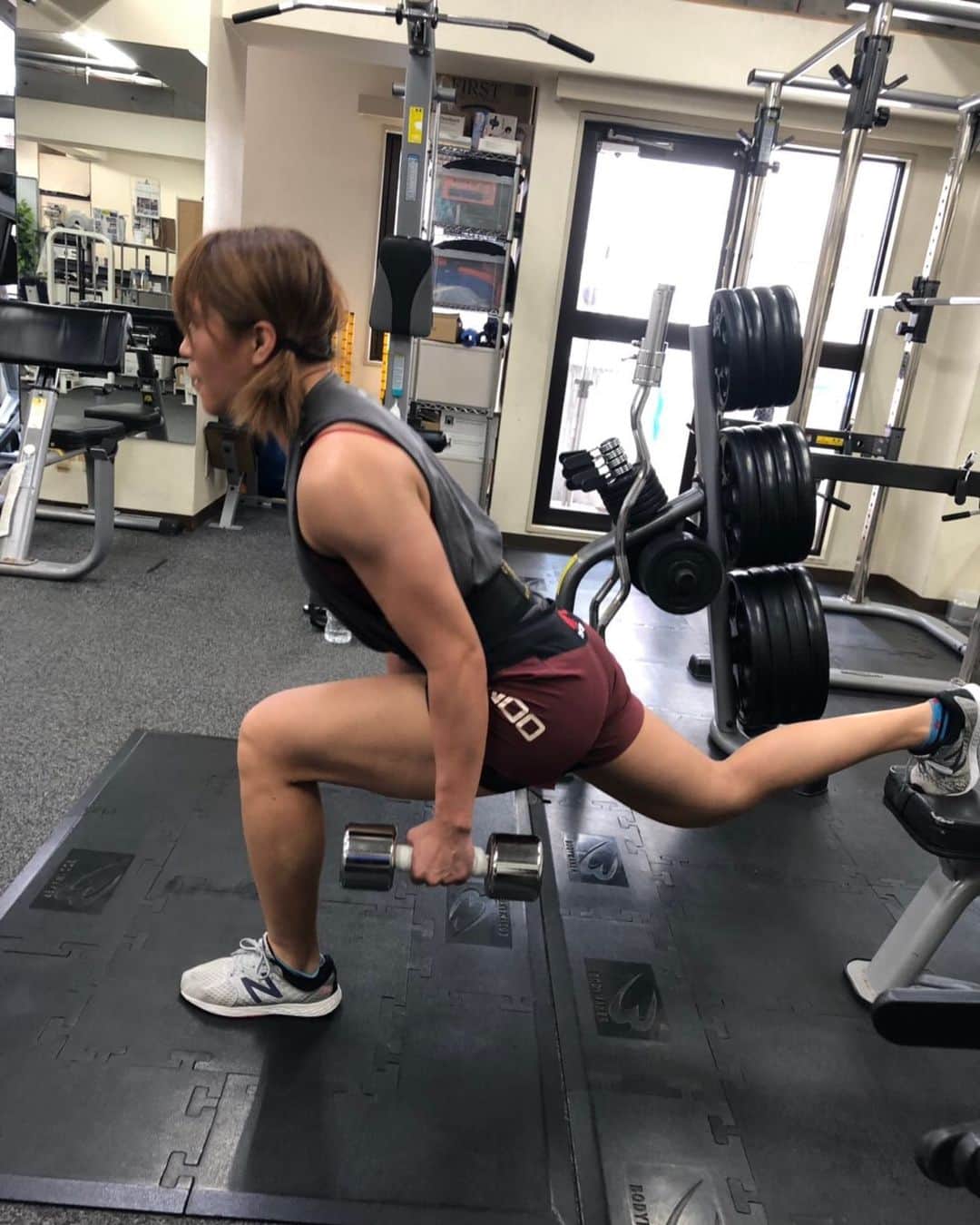 のインスタグラム：「leg trainig✨  #leg  #backside #coa #training #fitness #fitnessgirl #fit #fitgirl #instafit #body #muscle #musclegirl #gym #gymgirl #motivation #athlete #me #mma #wmma #ufc #workout #sunday #diet #筋トレ #筋トレ女子 #トレーニング #トレーニング女子  #筋肉 #筋肉女子 #美ボディ」