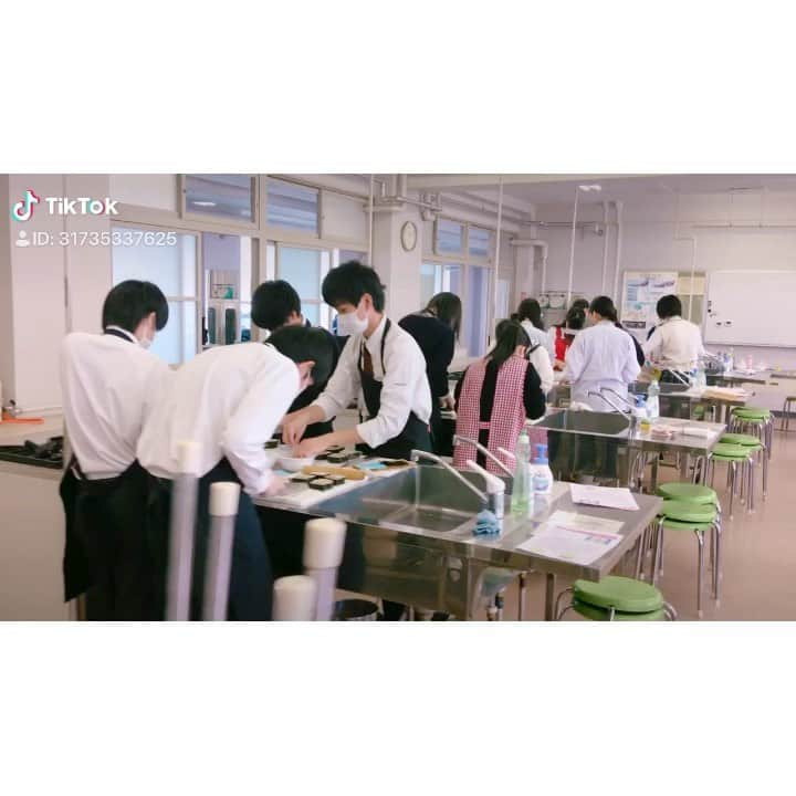 寿司大学【ロール巻子】のインスタグラム