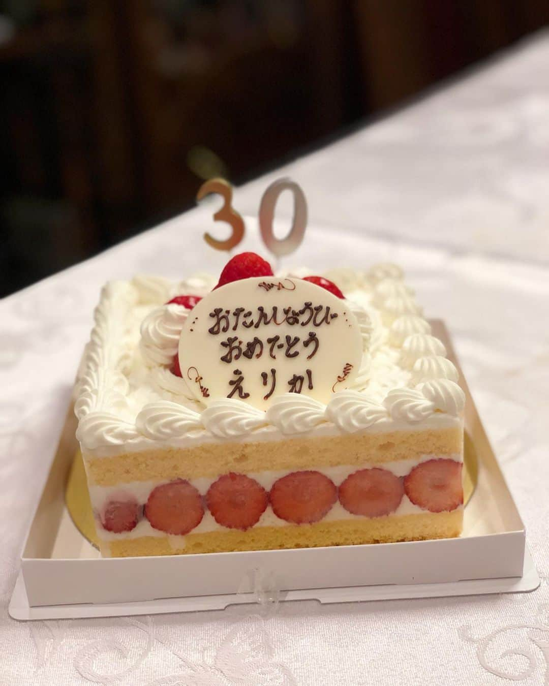 松原江里佳さんのインスタグラム写真 - (松原江里佳Instagram)「🎂 母の日のお祝いしてたら、お誕生日ケーキがでてきた♡ 母が楽しそうに「30」のロウソク立ててた笑 お母さん、いつもありがとう😊 でも具体的な年齢ロウソクは…複雑だよ…笑♡ ✴︎ ✴︎ 🌸 FMヨコハマ 「COLORFUL KAWASAKI」  今日の18時15分からオンエアです〜 ❤️ #母の日 #誕生日 #ケーキ #いつもありがとう  #でこ #スターダスト#フリーアナウンサー  #dj #ラジオ #川崎 #横浜 #fmヨコハマ #colorfulkawasaki #キャッチコピー #広告 #pr」5月12日 12時37分 - erika_matsubara