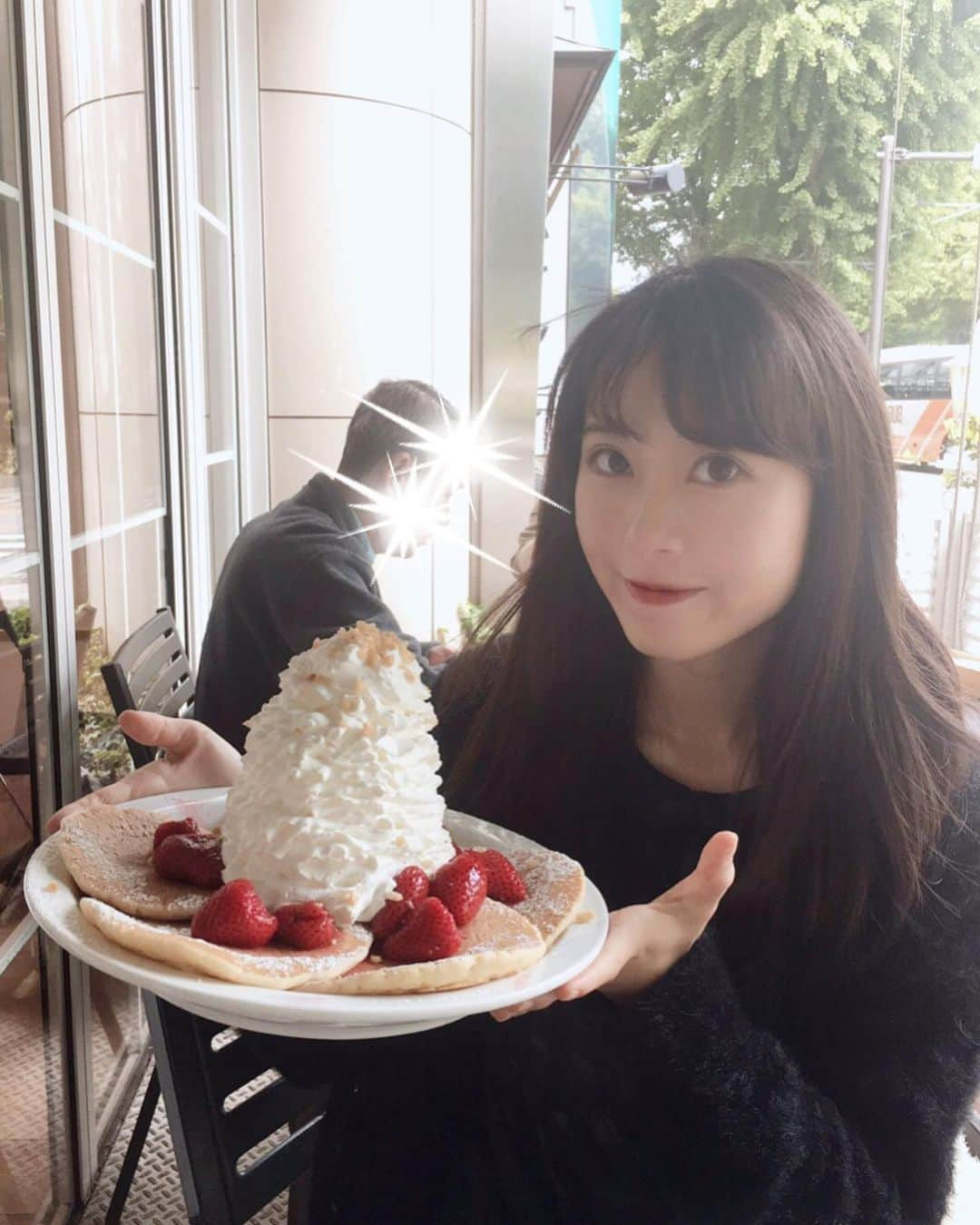 上野瑚子さんのインスタグラム写真 - (上野瑚子Instagram)「人生初 Egg’n Things♡ ボリュームにびっくりしたけど美味しかった〜！ ・ ・ ・  #横浜 #エッグスンシングス #eggsnthings #パンケーキ #カフェ #カフェ巡り #pancake #pancakes #大学生 #女子大生 #ミス慶應 #被写体 #サロモ #読モ #パンケーキ巡り #山下公園　#ビジョビ」5月12日 12時34分 - koko08_xx