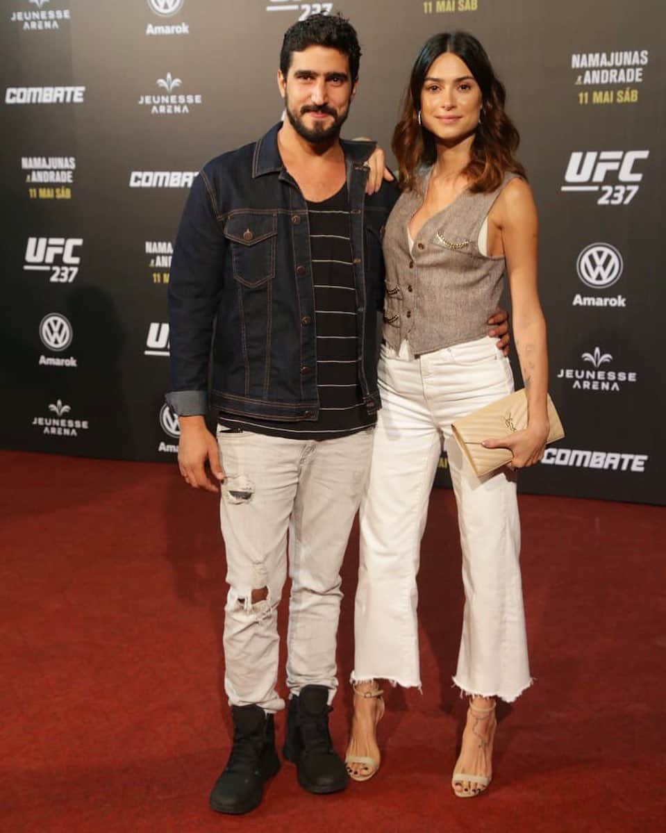 Thaila Ayalaさんのインスタグラム写真 - (Thaila AyalaInstagram)「@ufc com @pokerstars  #ufcpokerstars」5月12日 12時44分 - thailaayala