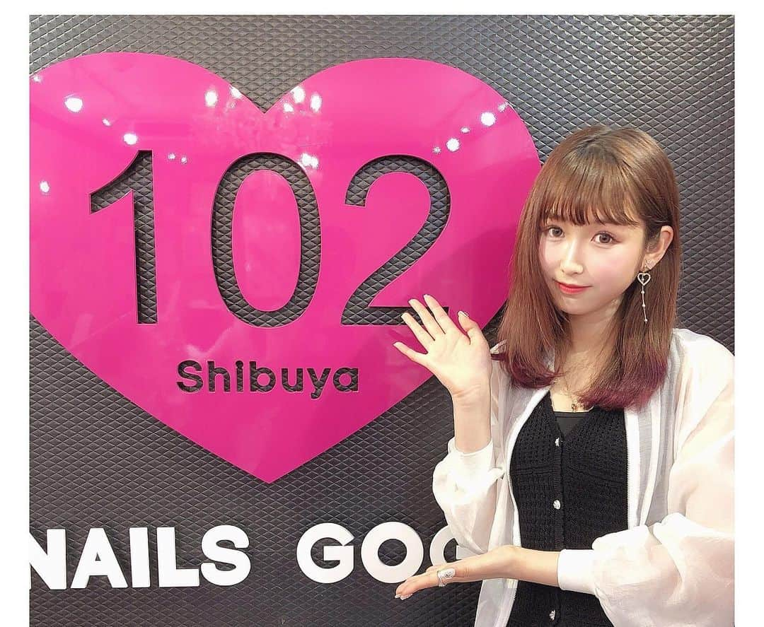 浦西ひかるさんのインスタグラム写真 - (浦西ひかるInstagram)「new nail ＊* . 今回も @nailsgogo さんで、 フットとハンドネイル同時でやってもらったよ〜✌︎ . 最後に載せた動画が1番わかりやすいけどキラキラ！🤩かわいい、、ありがとうございます🌪❤︎😀❤︎ . ＠nailsgogo 渋谷センター街ZARA目の前 ℡ 03-5728-4343  OPEN:10:00〜22:00 金曜日の夜は04:30まで営業 #ウラニシネイル」5月12日 13時00分 - uranishihikaru