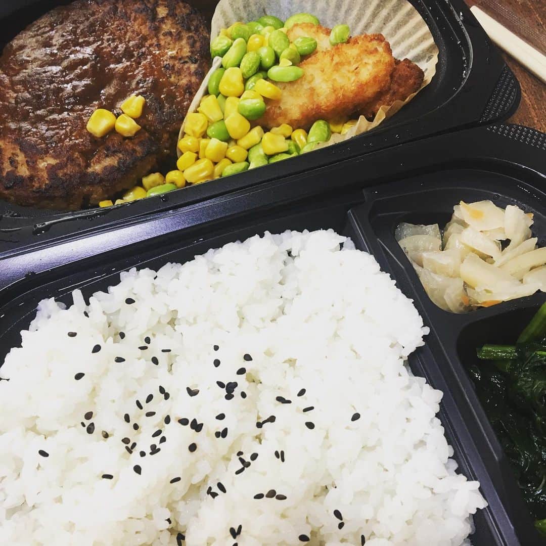 塚田詩織のインスタグラム：「#現場ごはん」